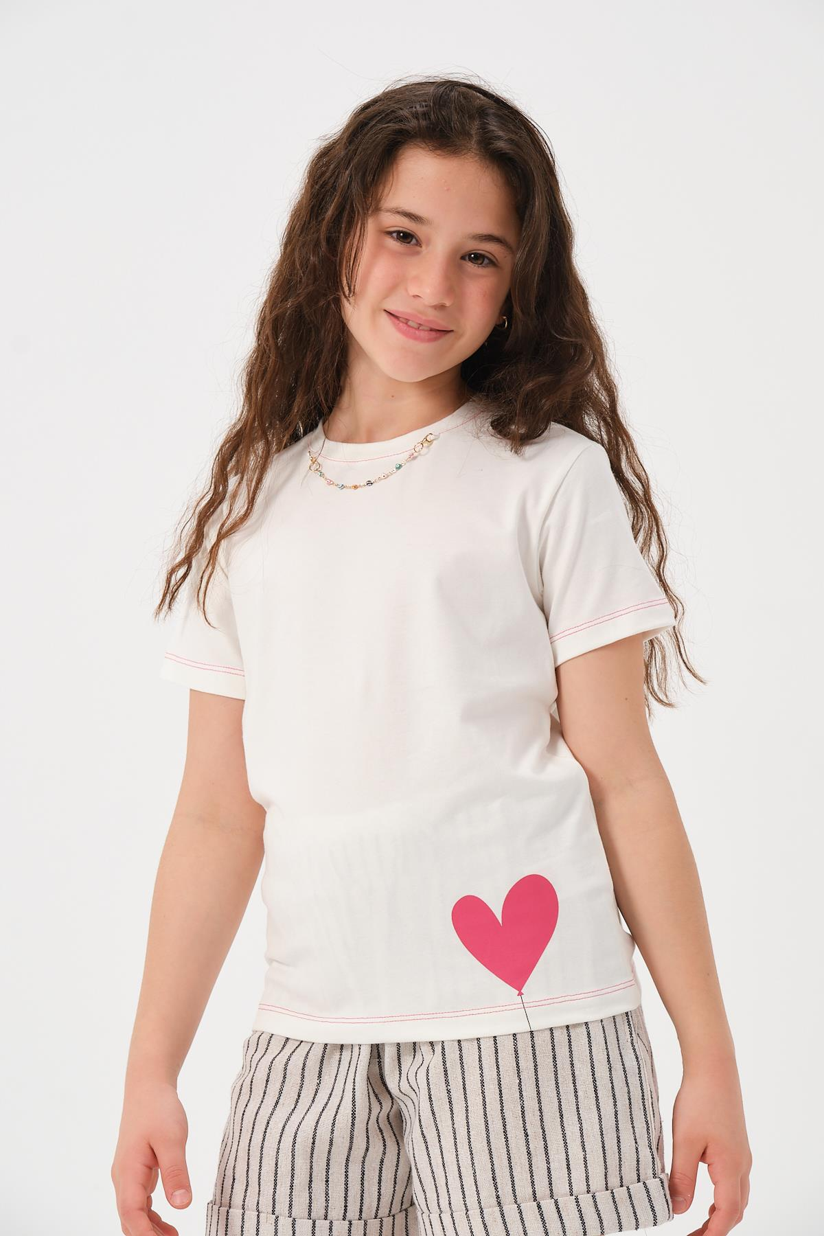 Genç Kız Çocuk Zincir Kolye Detaylı Kalp Baskılı T-shirt