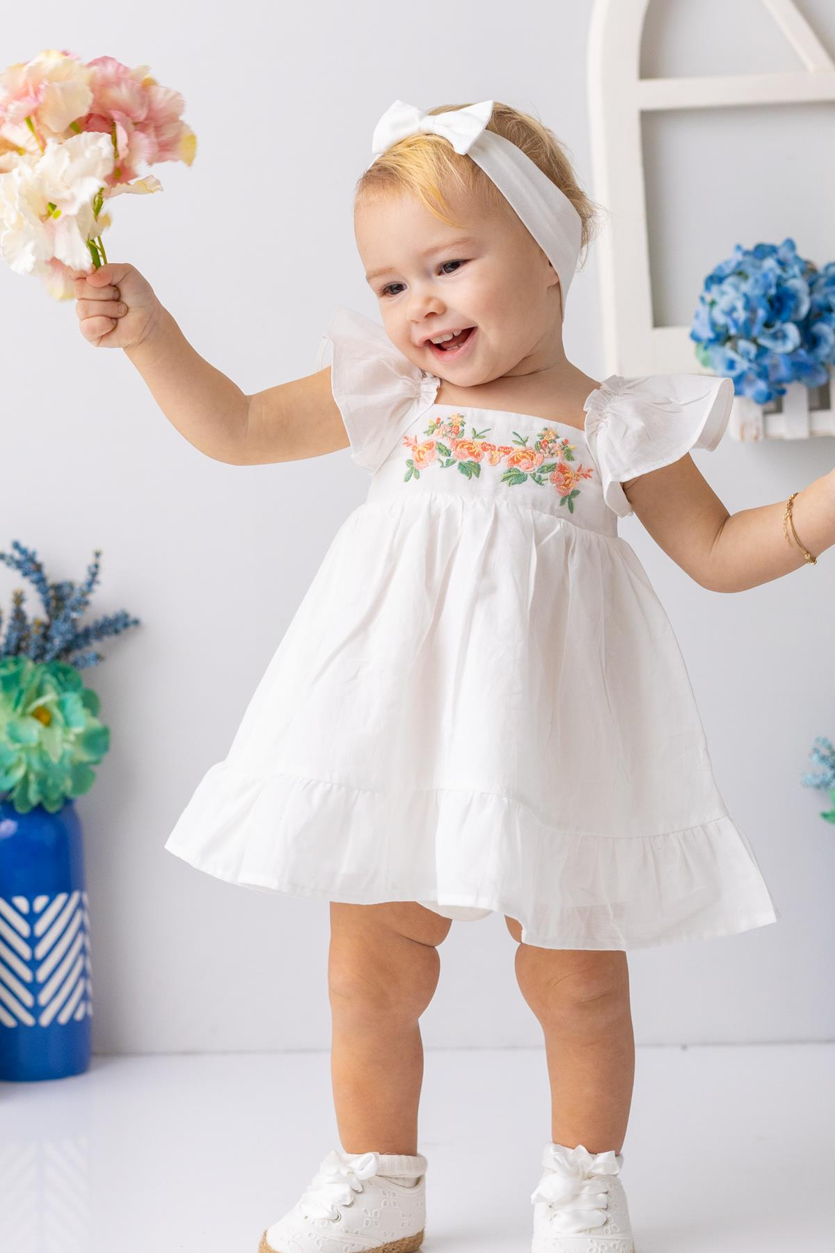 Kız Bebek Yakası ve Eteği Fırfırlı Nakışlı Vual Elbise - Ekru