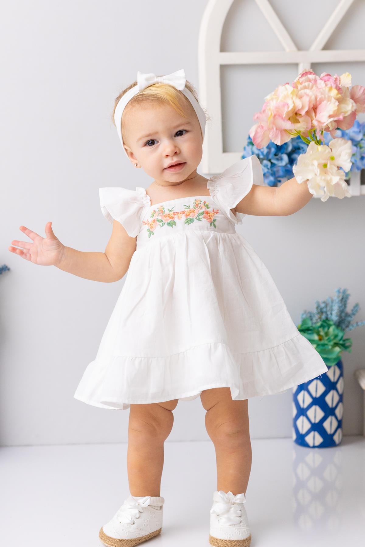 Kız Bebek Yakası ve Eteği Fırfırlı Nakışlı Vual Elbise - Ekru