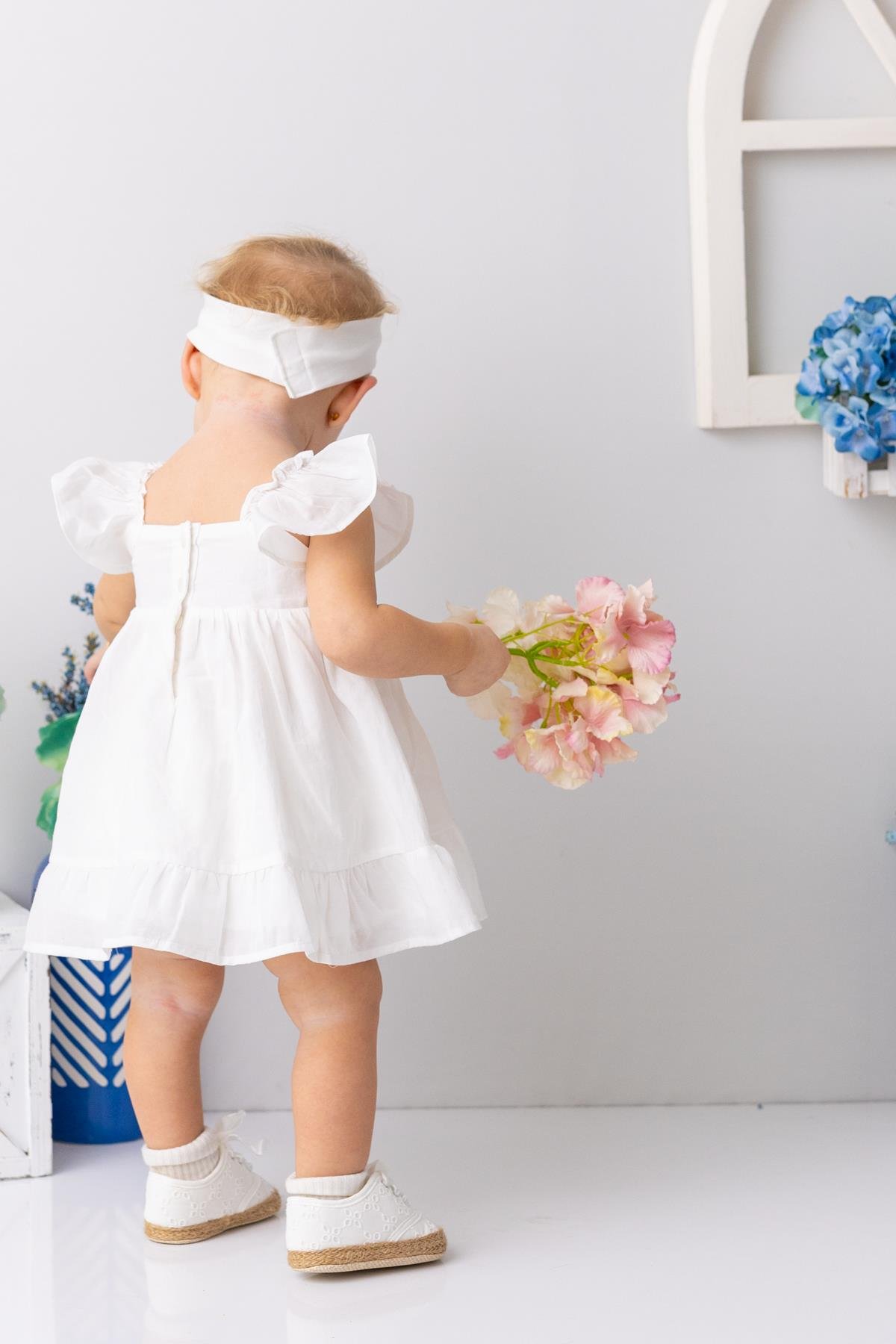 Kız Bebek Yakası ve Eteği Fırfırlı Nakışlı Vual Elbise - Ekru