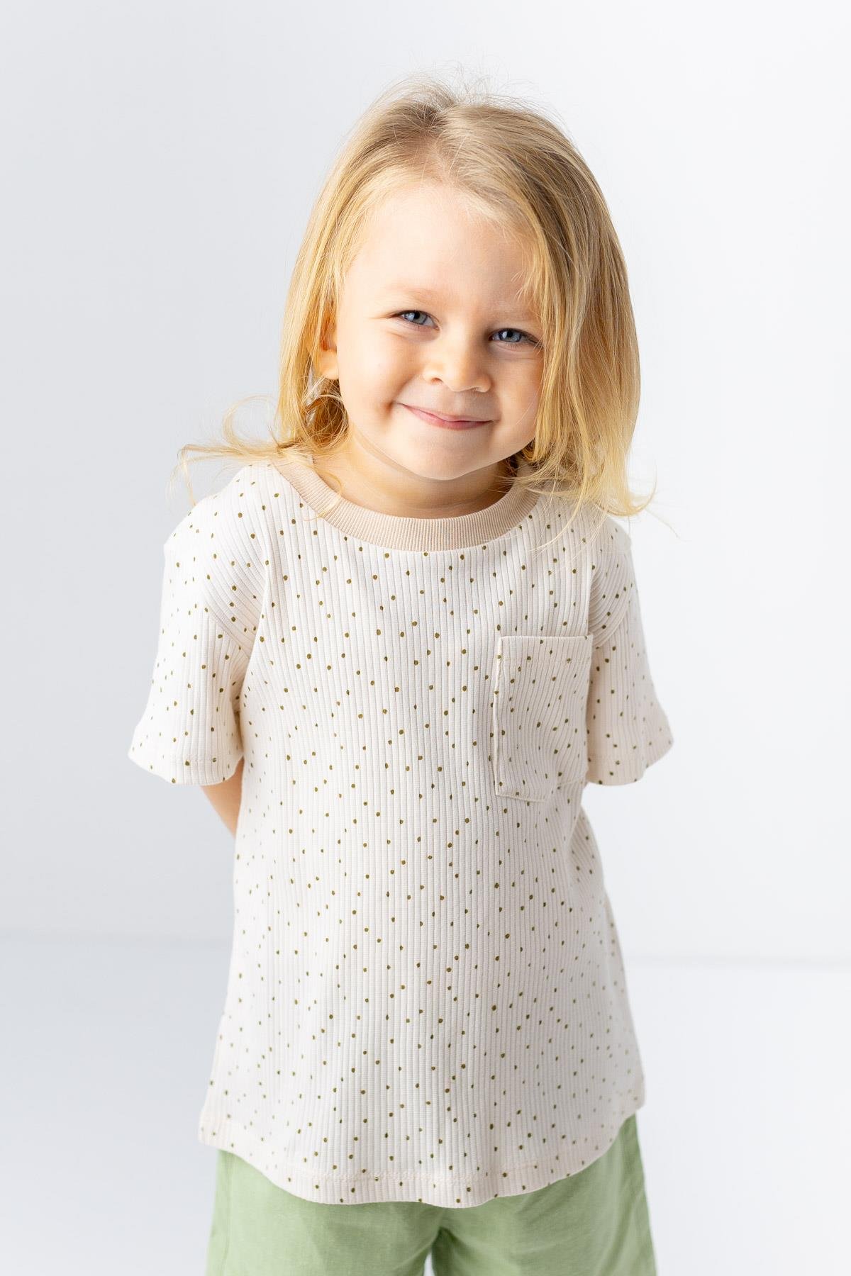 ERKEK BEBEK PUANTIYE DESENLI CEP DETAYLI T-SHIRT