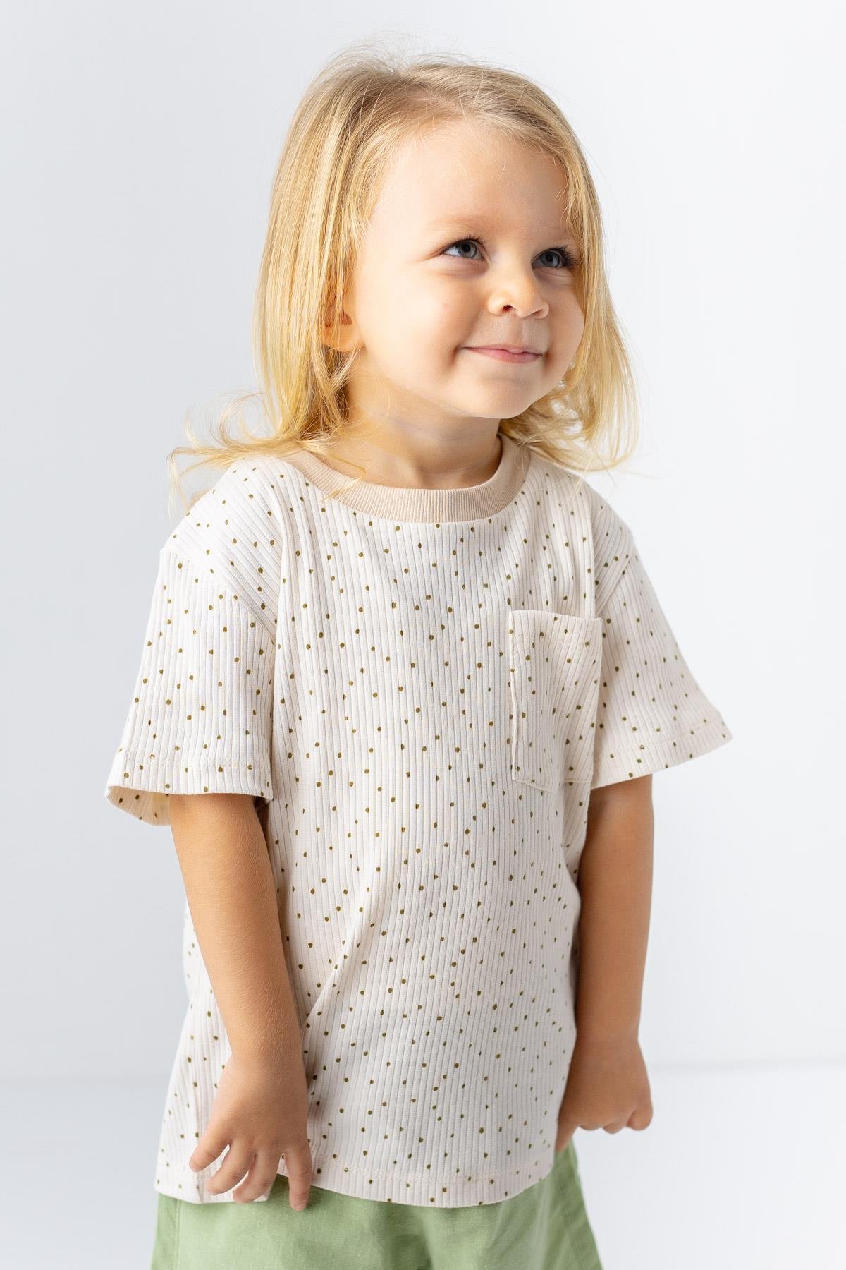 ERKEK BEBEK PUANTIYE DESENLI CEP DETAYLI T-SHIRT