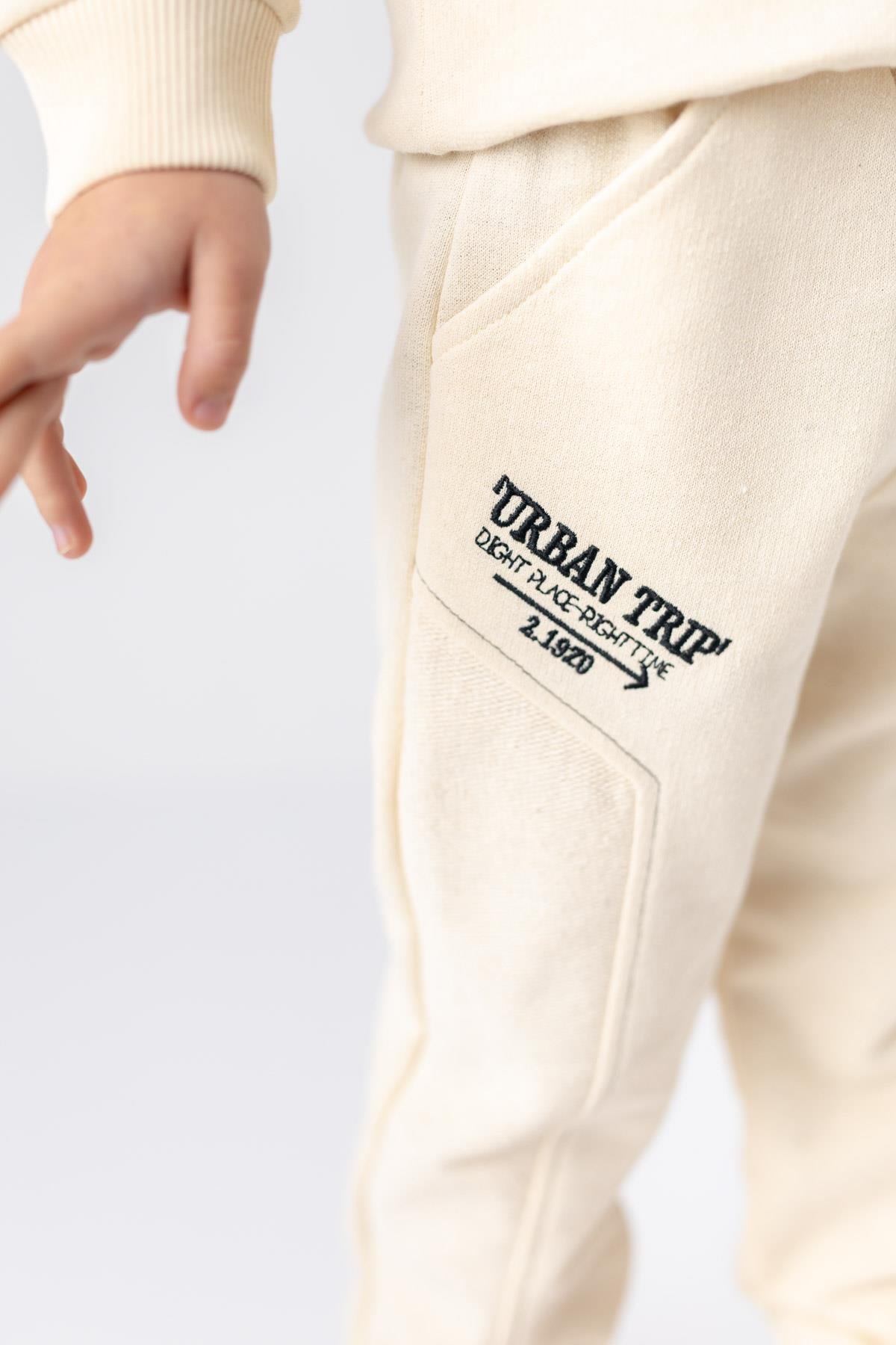 ERKEK COCUK  NAKIS DETAYLI  ESOFMAN TAKIMI