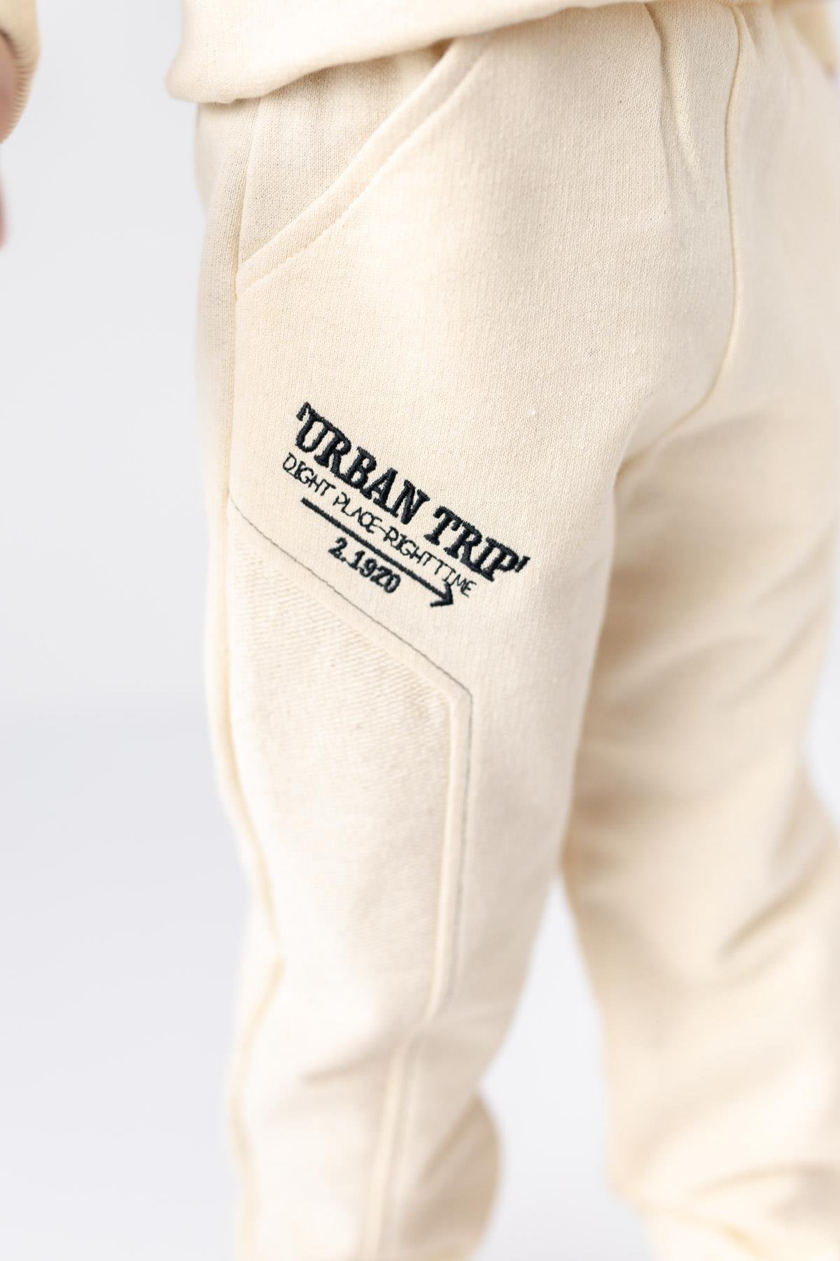 ERKEK COCUK  NAKIS DETAYLI  ESOFMAN TAKIMI