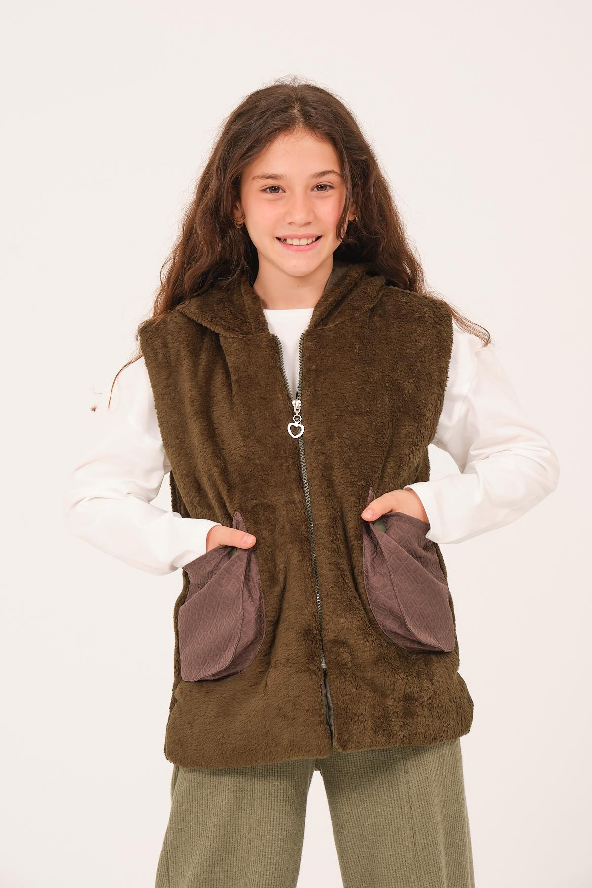 Genç Kız Çocuk Cep Detaylı Kapüşonlu Peluş Yelek - Haki