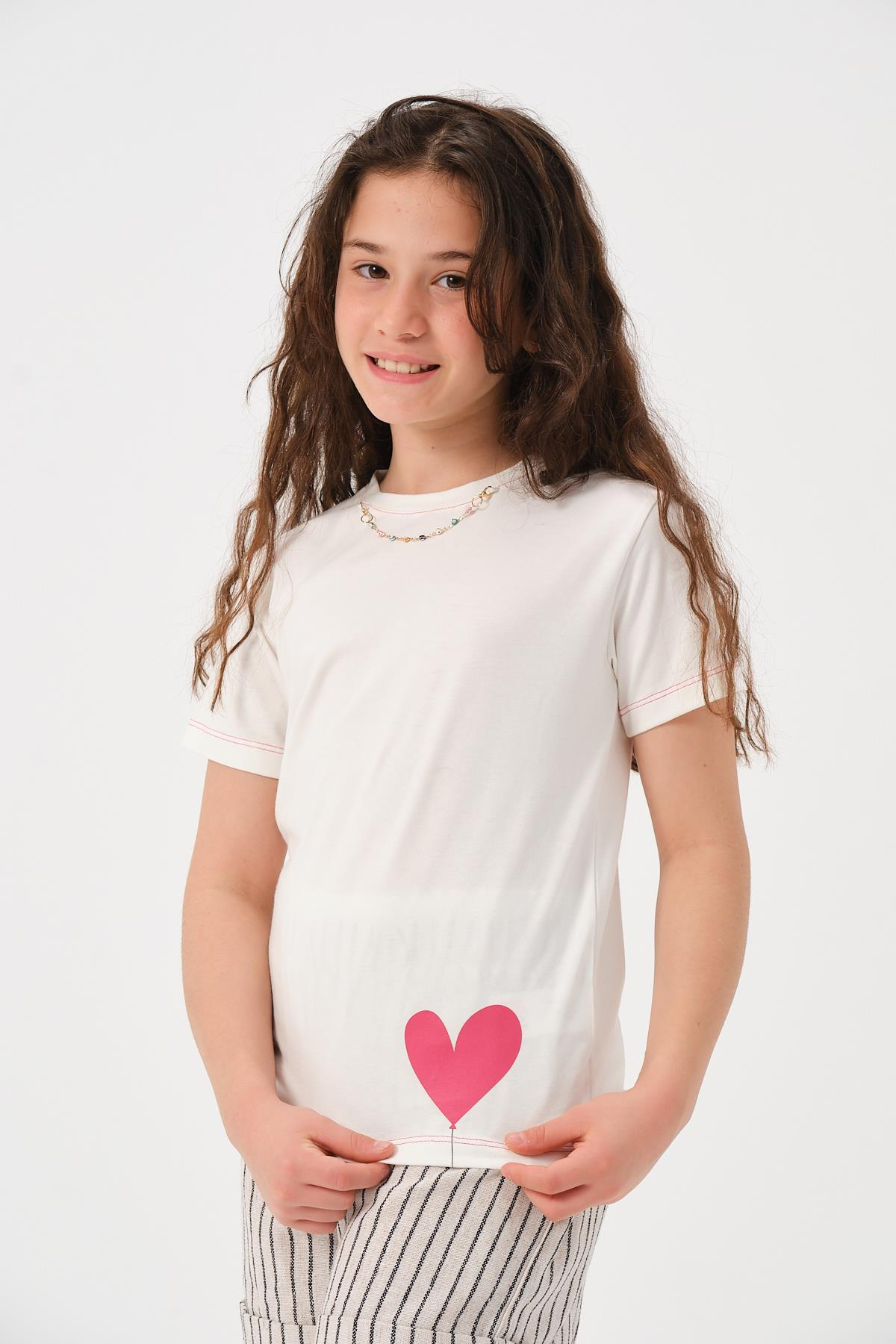 Genç Kız Çocuk Zincir Kolye Detaylı Kalp Baskılı T-shirt