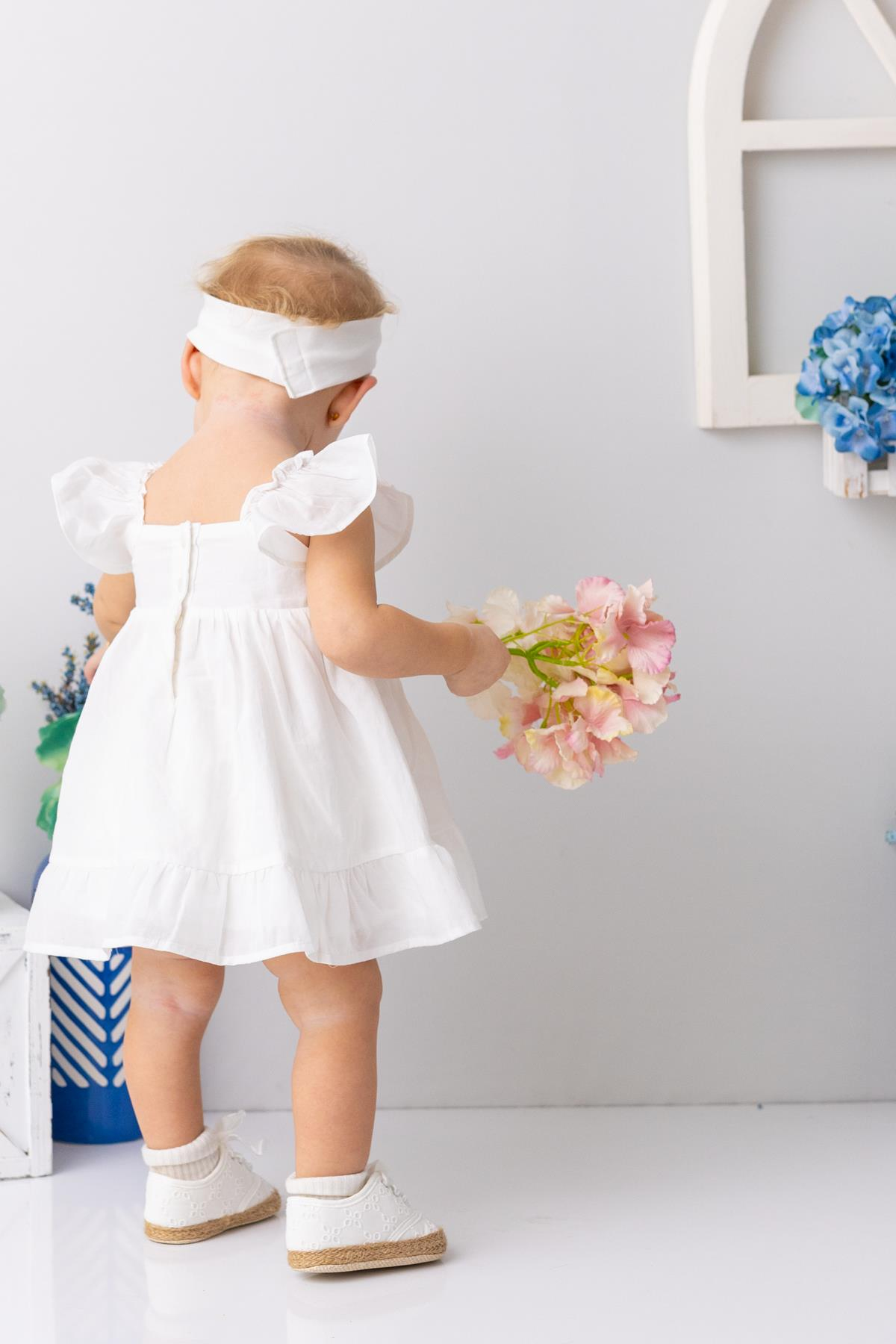 Kız Bebek Yakası ve Eteği Fırfırlı Nakışlı Vual Elbise - Ekru