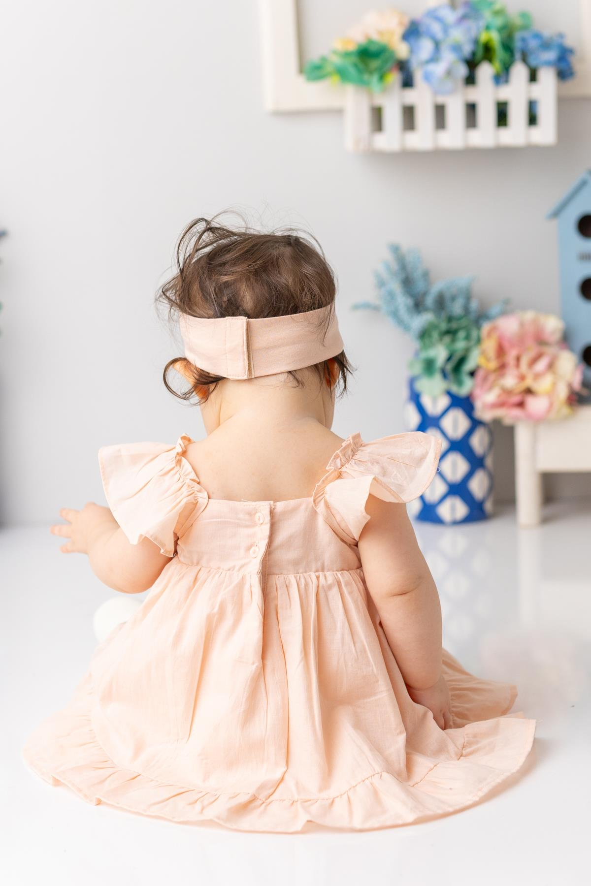 Kız Bebek Yakası ve Eteği Fırfırlı Nakışlı Vual Elbise - Yavruağzı