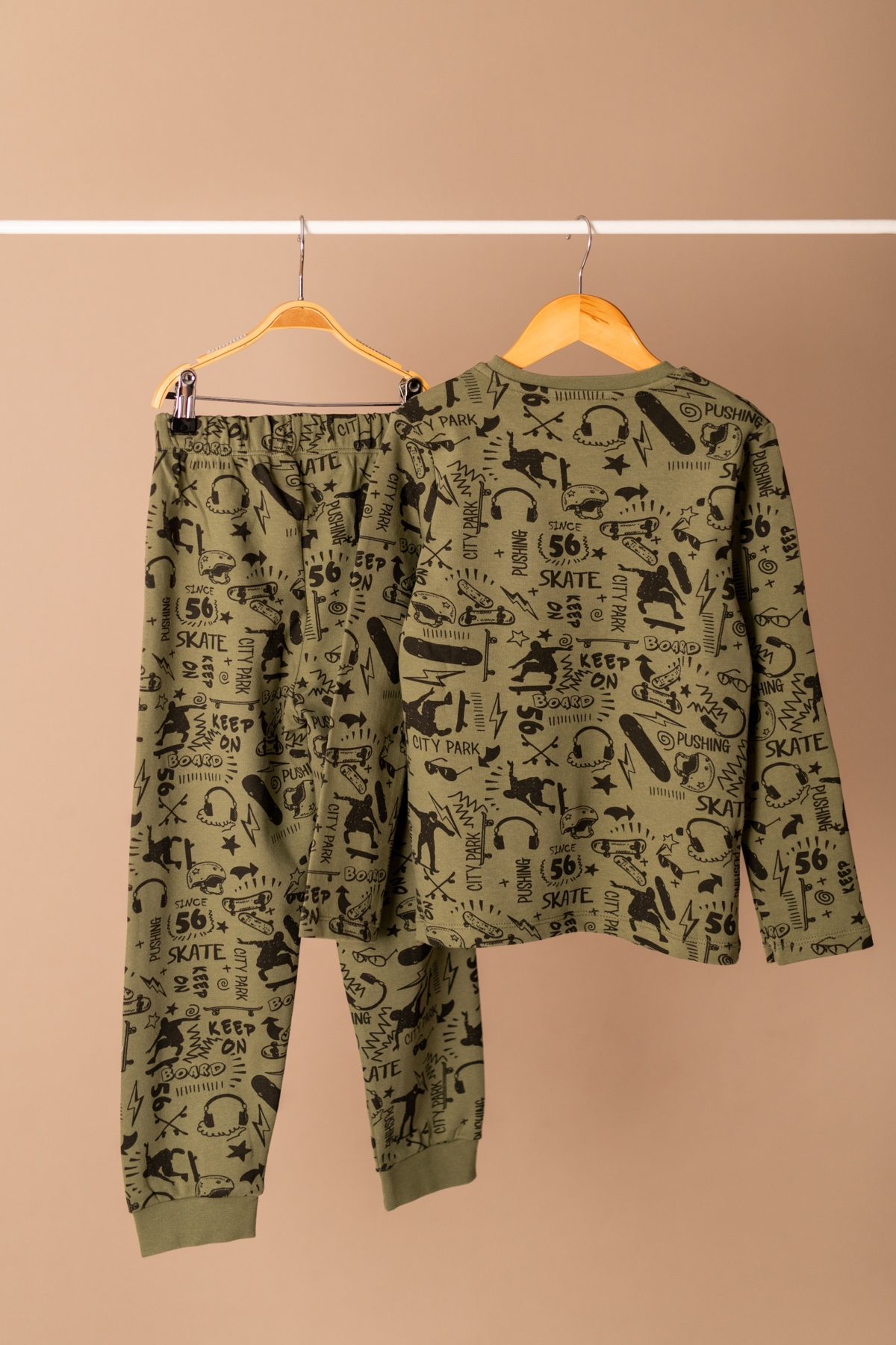 Skateboard Baskili Pijama Takimi (5-14yas)