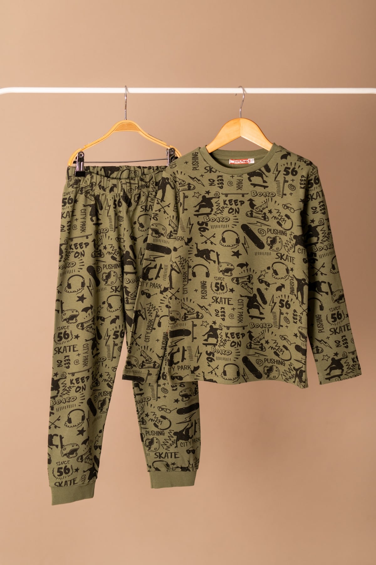 Skateboard Baskili Pijama Takimi (5-14yas)