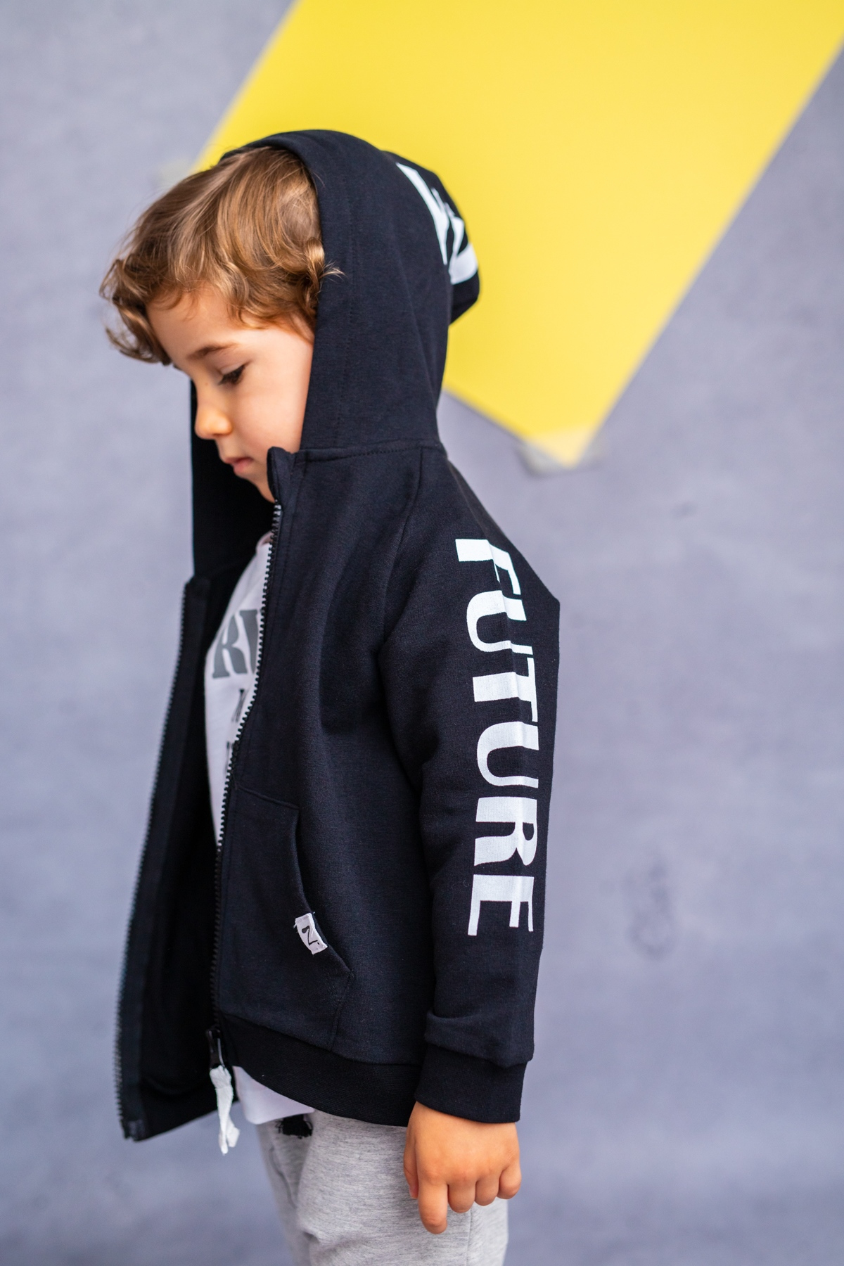 SWEATSHIRT