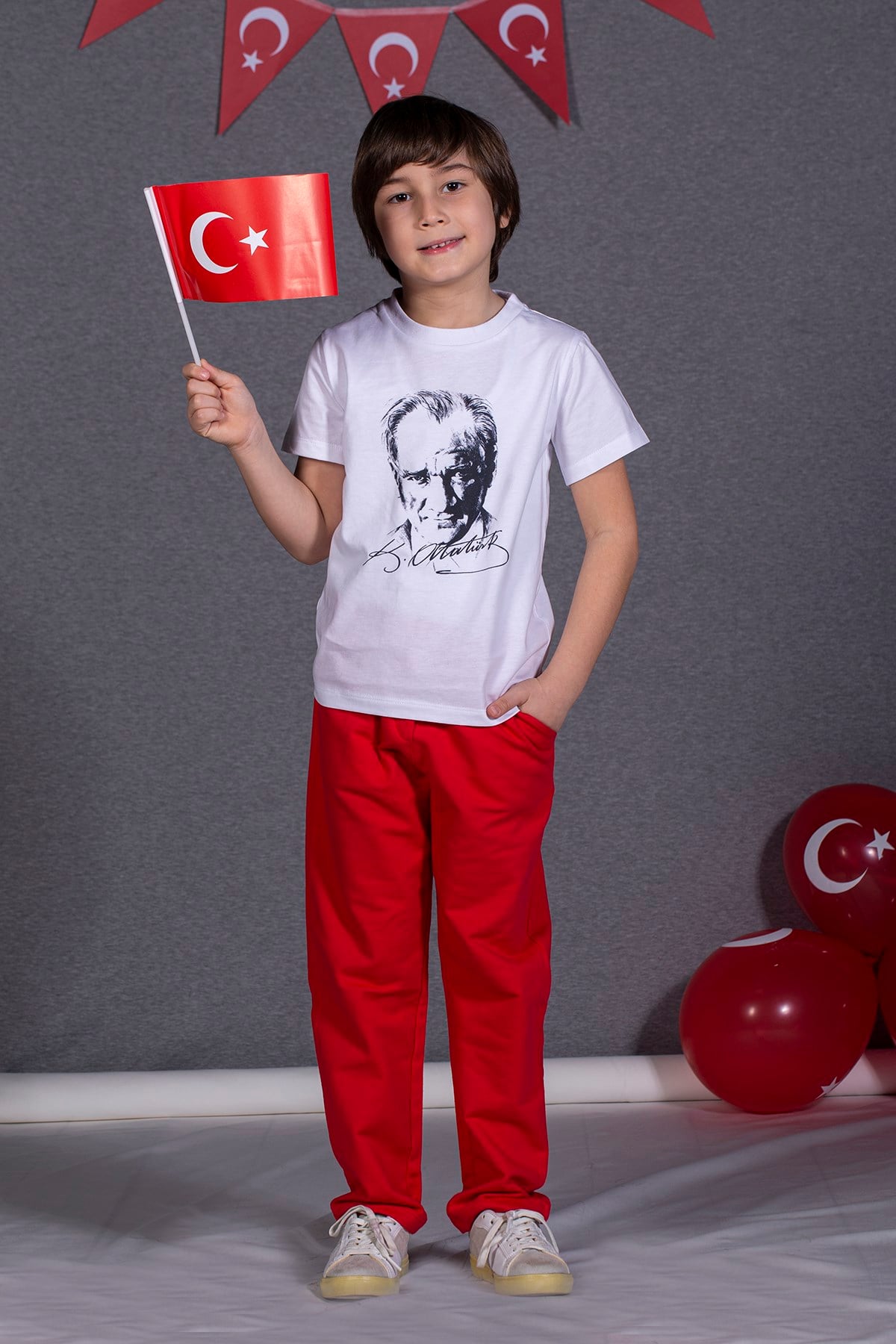 Unisex Çocuk Atatürk Baskılı Beyaz T-Shirt (4-12yaş)