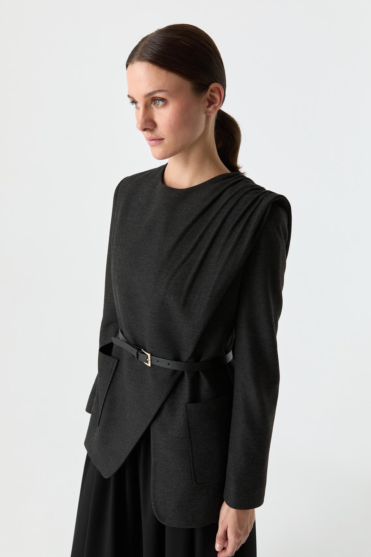 Atkı Detaylı Ceket{KATEGORİ}