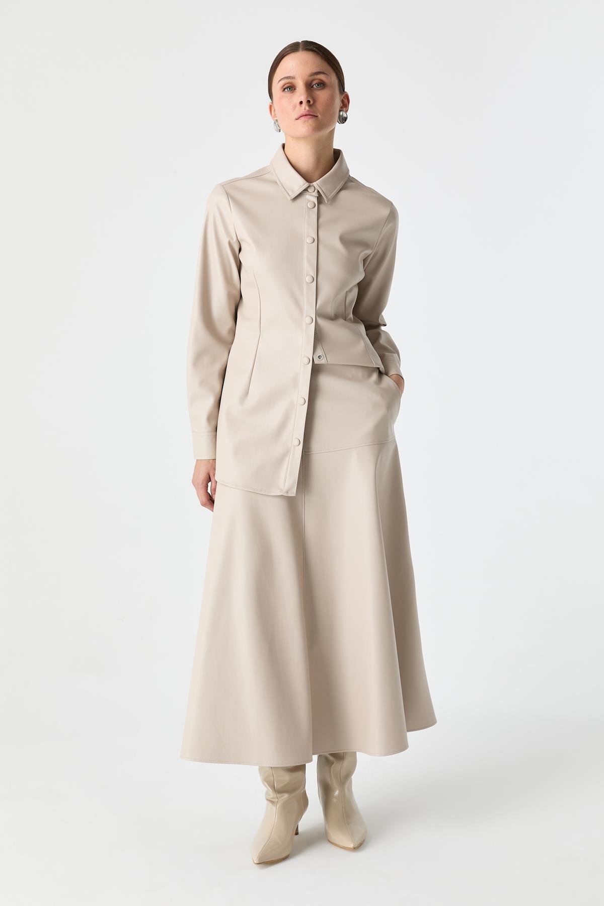 Deri Etkili Panel Detaylı Etek{KATEGORİ}