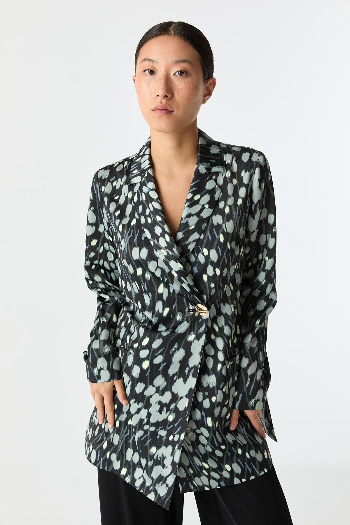 Desenli Saten Ceket{KATEGORİ}