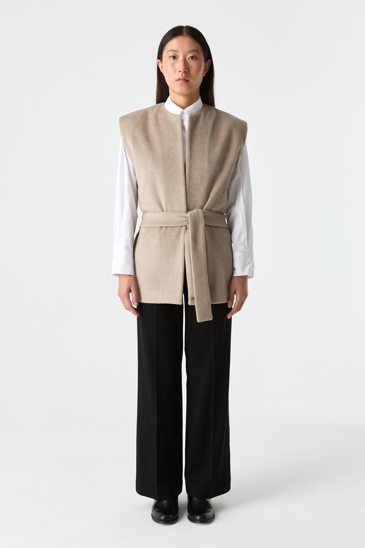 Kemerli Kaşe Yelek{KATEGORİ}