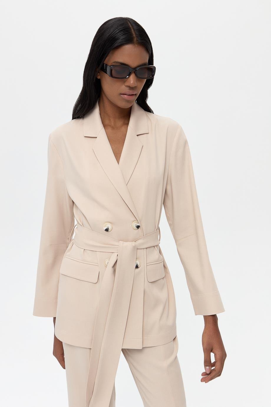 Kemerli Kruvaze Ceket{KATEGORİ}