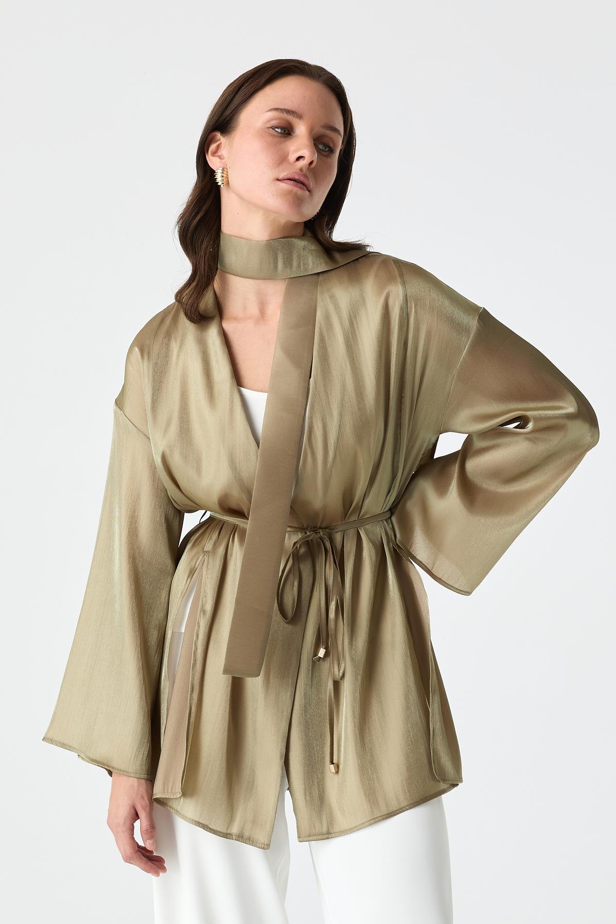 Parlak Dokulu Yırtmaçlı Kimono{KATEGORİ}