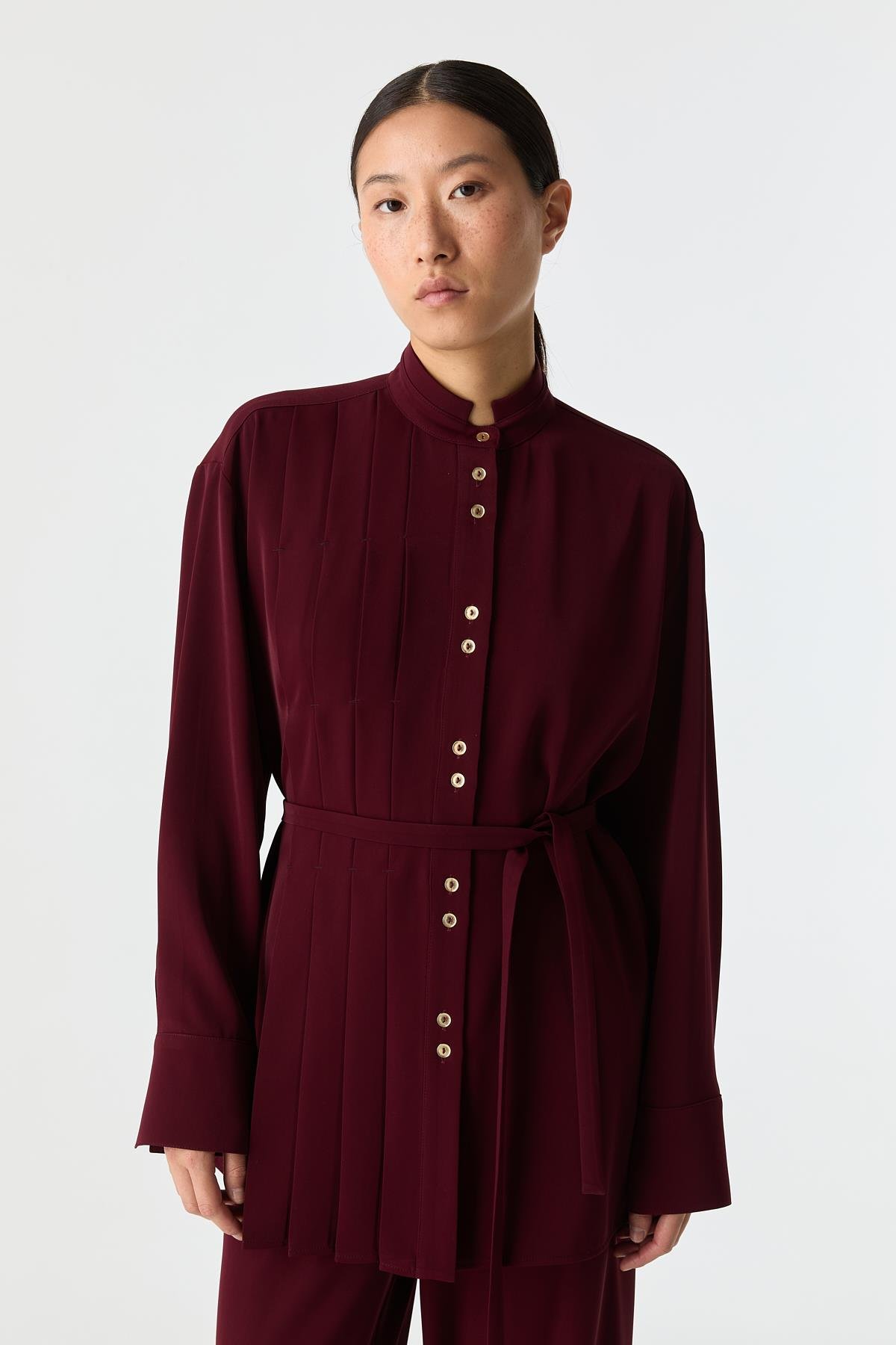 Pilise Detaylı Dökümlü Gömlek{KATEGORİ}