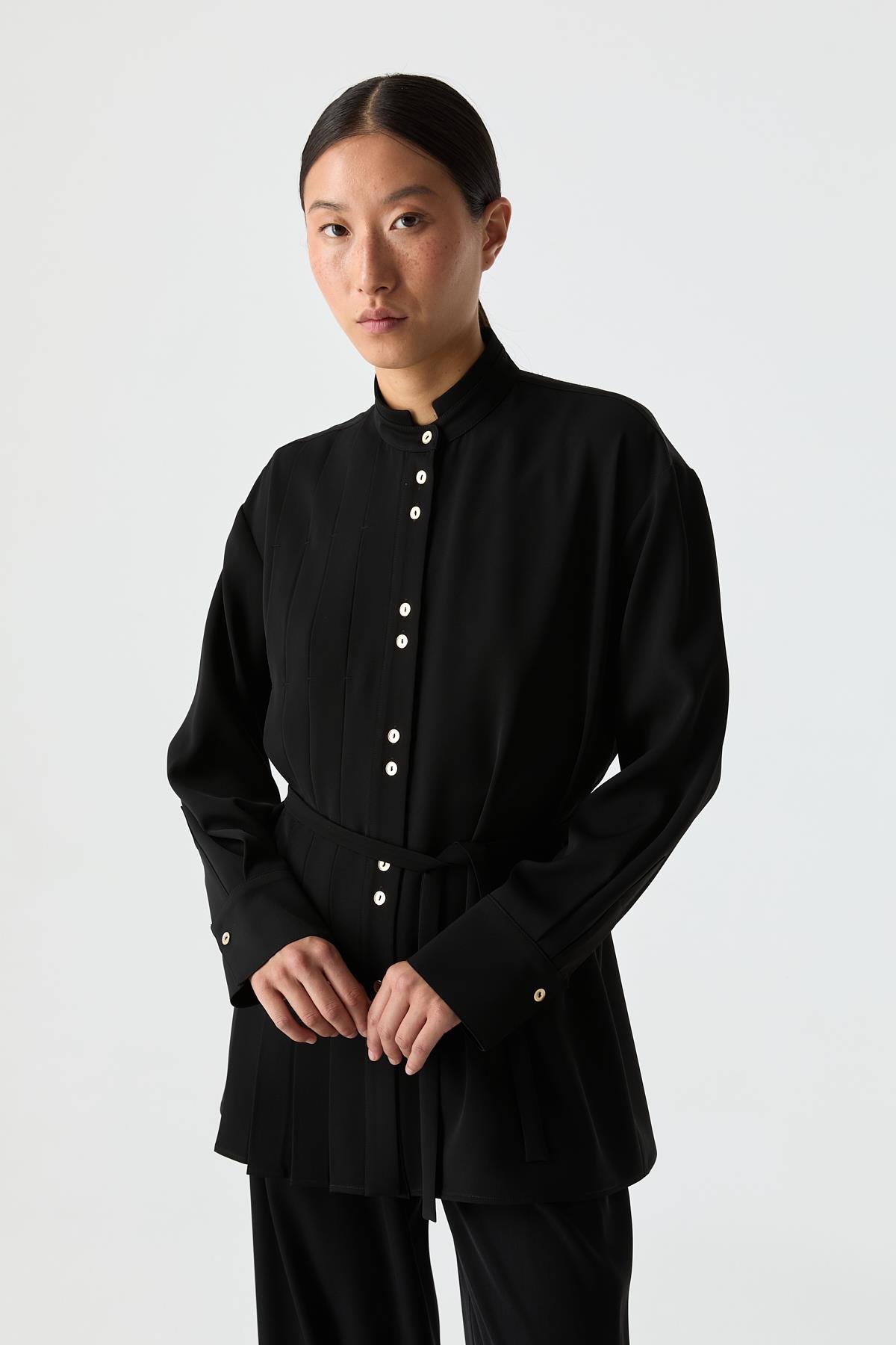 Pilise Detaylı Dökümlü Gömlek{KATEGORİ}