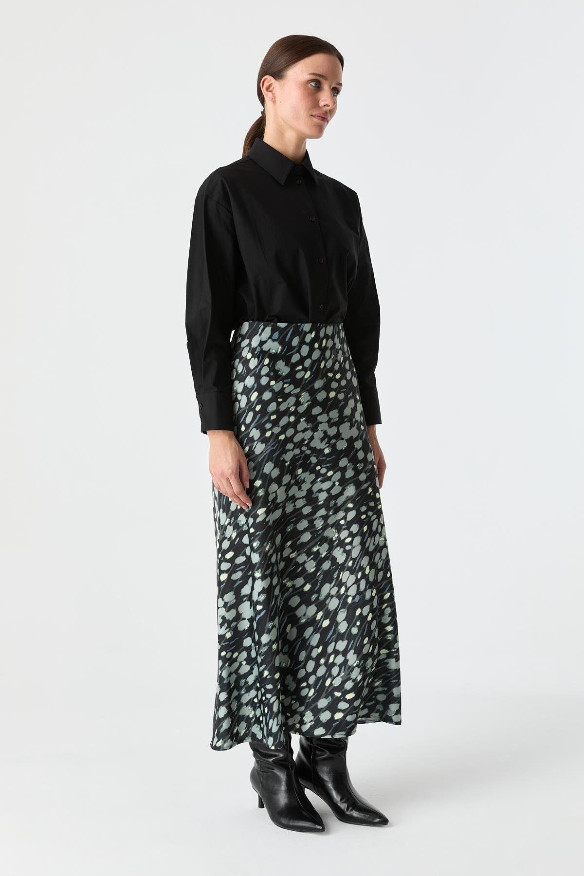 Akışkan Form Desenli Etek{KATEGORİ}