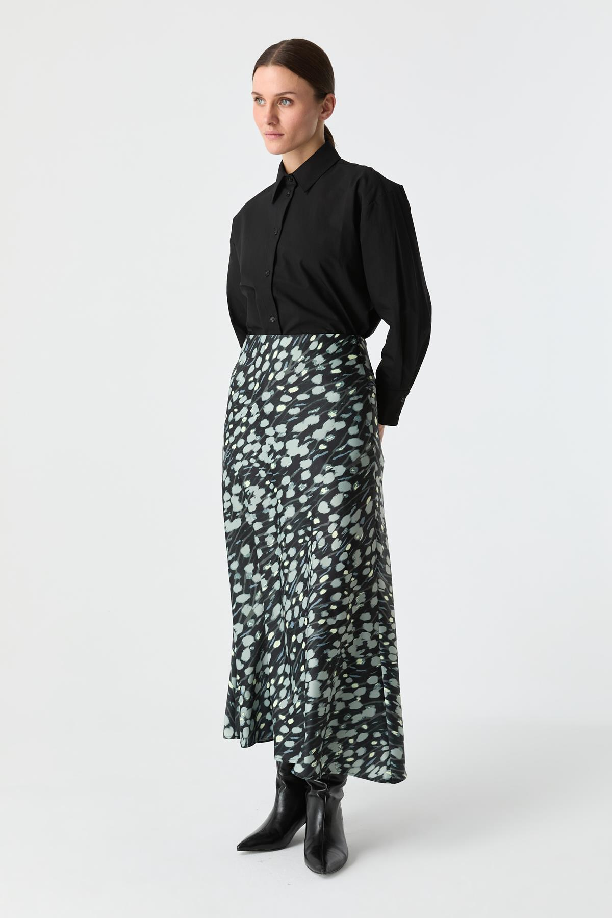 Akışkan Form Desenli Etek{KATEGORİ}