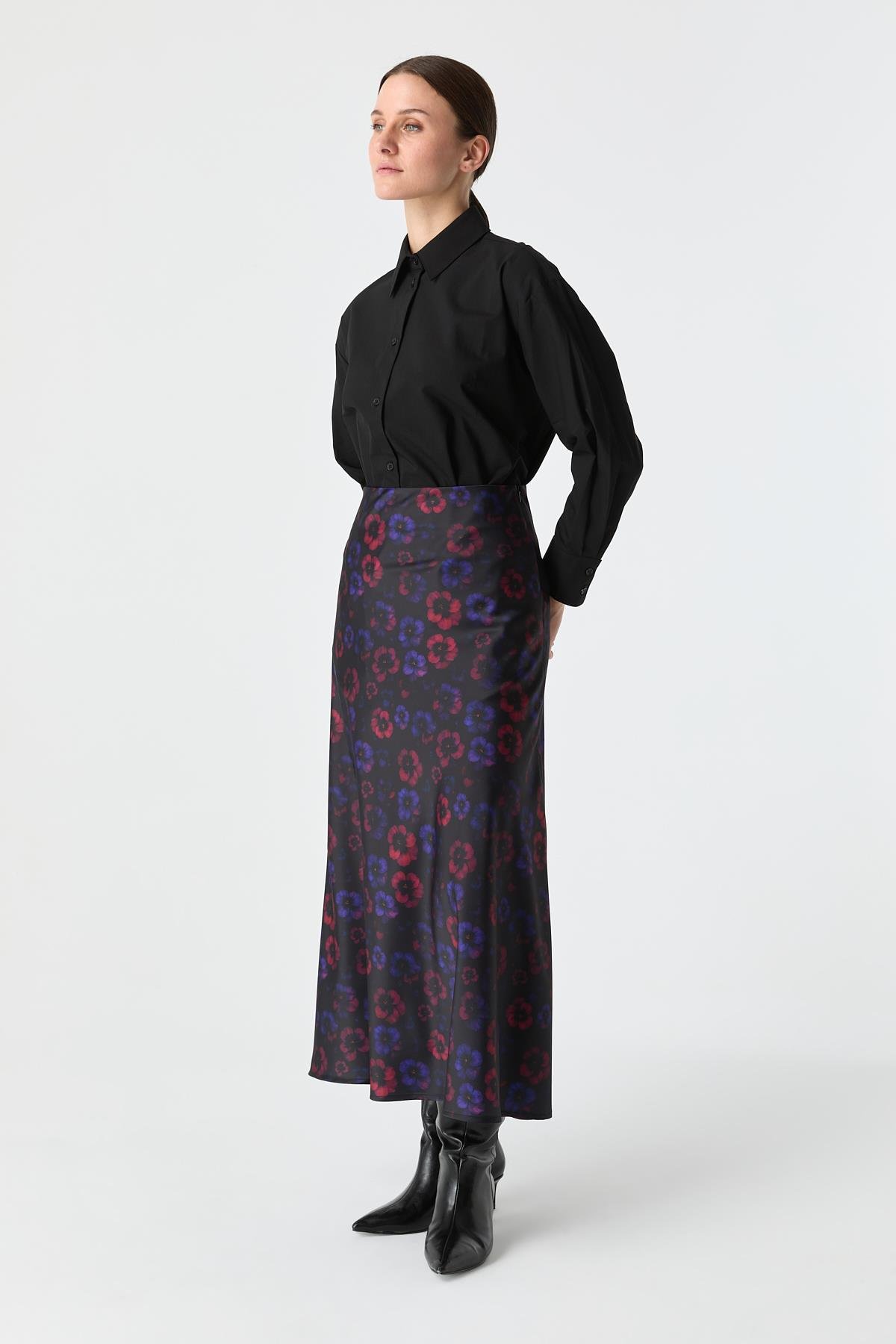 Akışkan Form Desenli Etek{KATEGORİ}