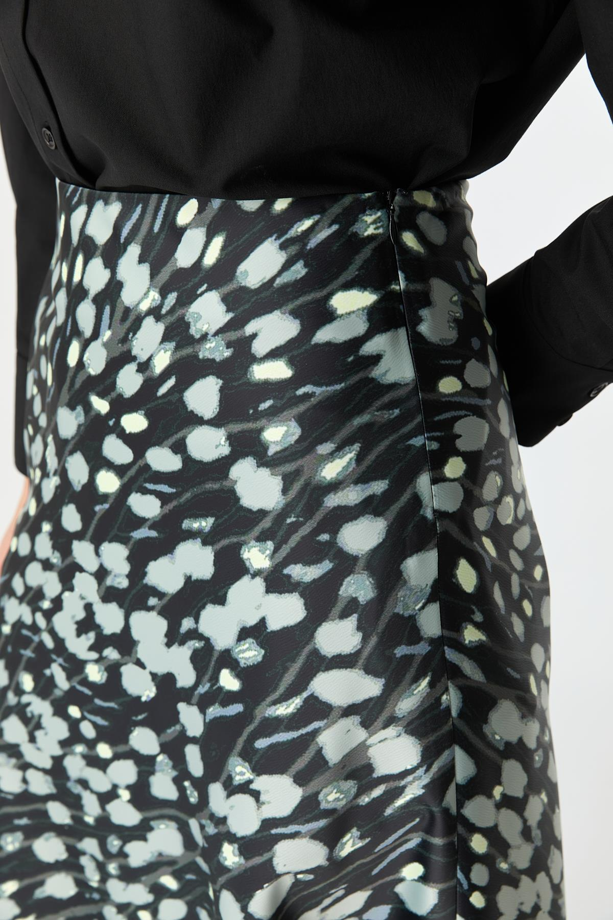 Akışkan Form Desenli Etek{KATEGORİ}