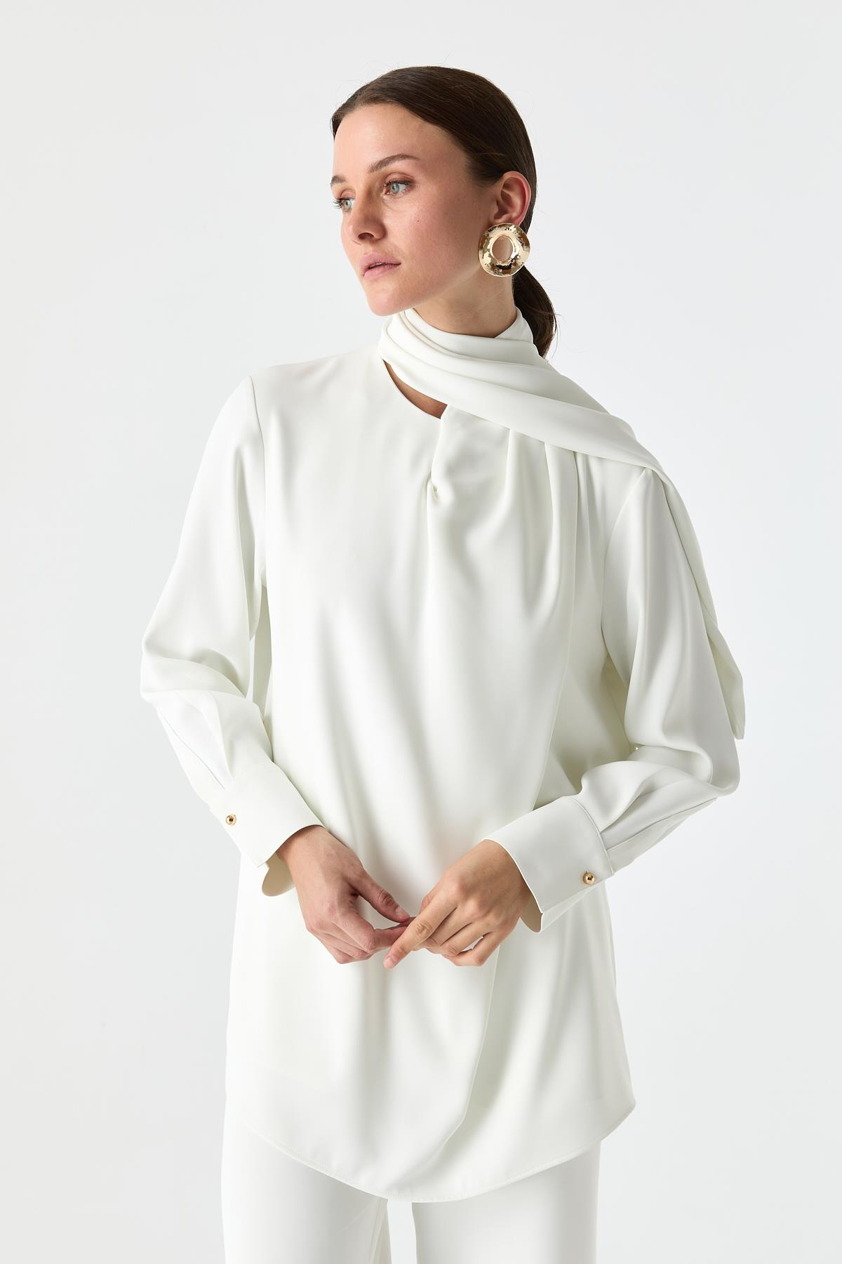 Atkı Detaylı Dökümlü Bluz BEYAZ{KATEGORİ}