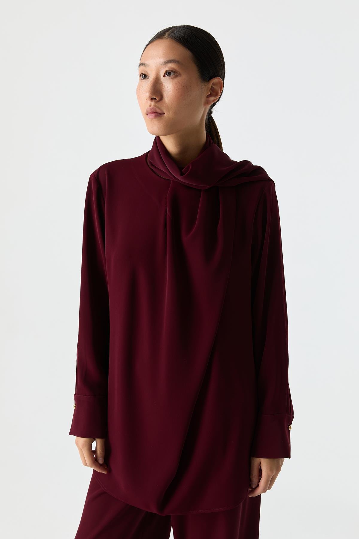 Atkı Detaylı Dökümlü Bluz BORDO{KATEGORİ}