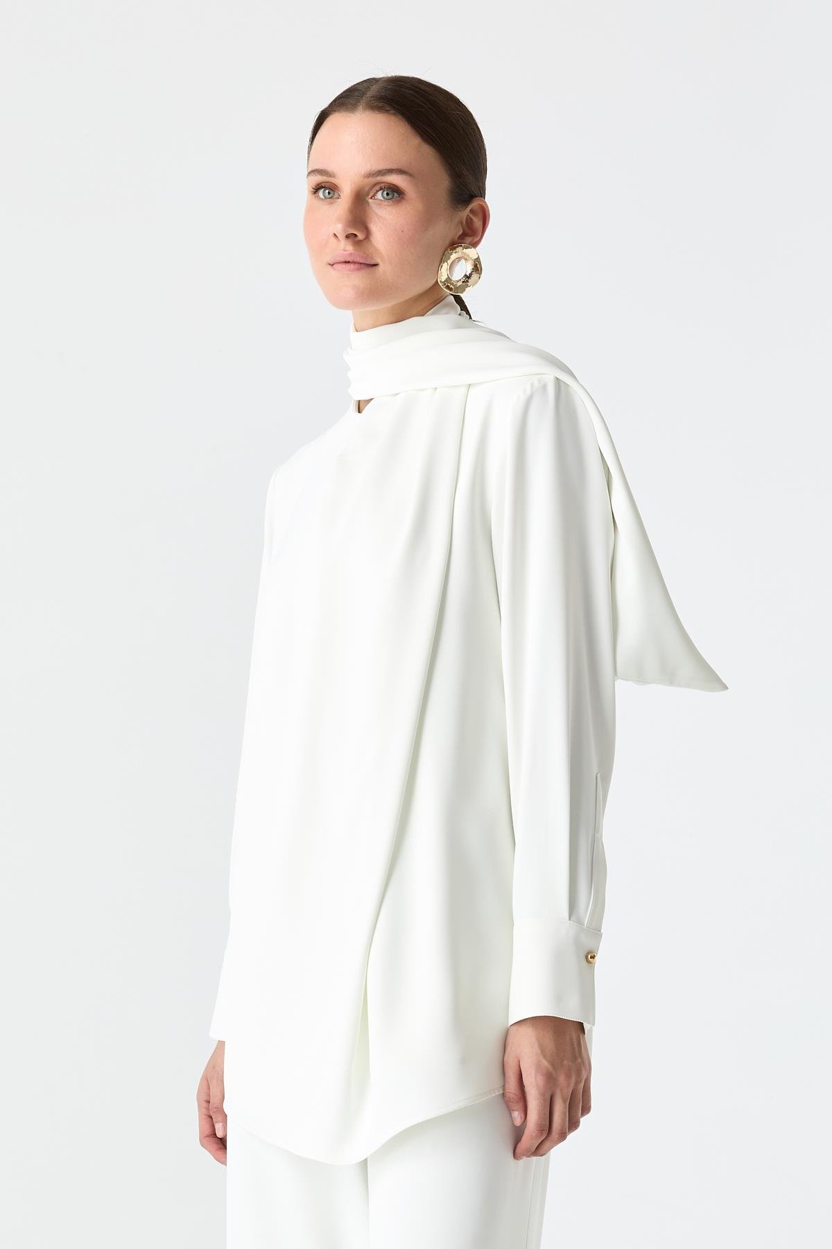 Atkı Detaylı Dökümlü Bluz BEYAZ{KATEGORİ}