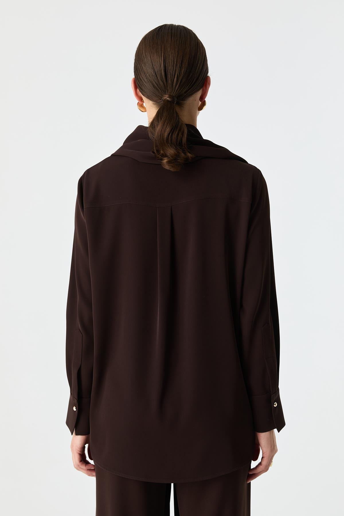 Atkı Detaylı Dökümlü Bluz KAHVERENGİ{KATEGORİ}