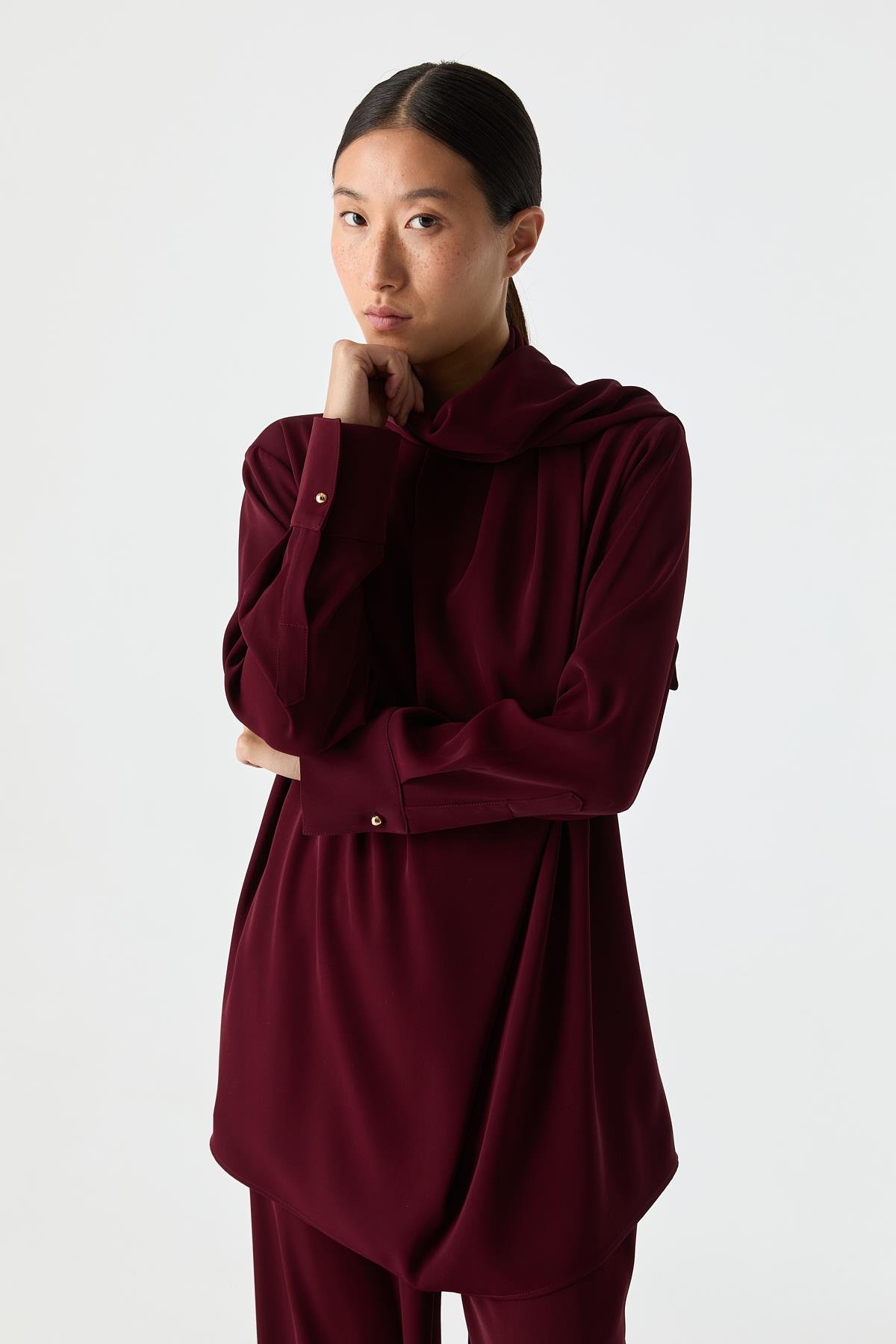 Atkı Detaylı Dökümlü Bluz BORDO{KATEGORİ}