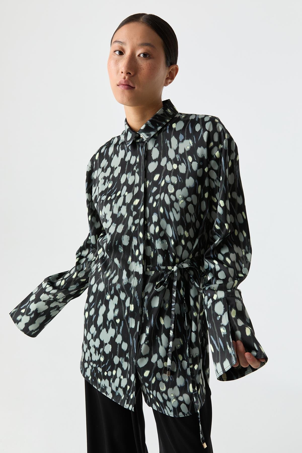 Bağ Detaylı Desenli Gömlek{KATEGORİ}