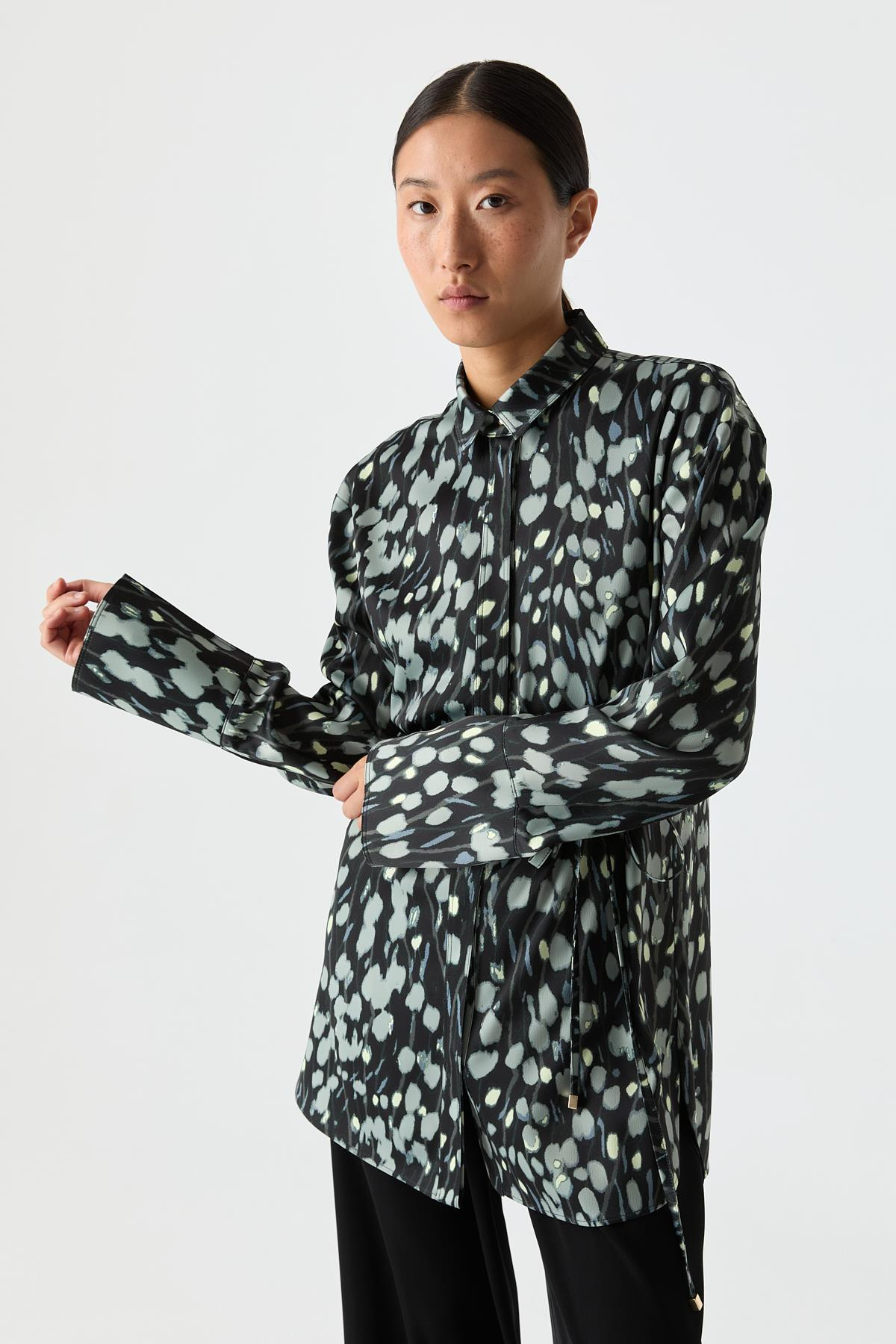 Bağ Detaylı Desenli Gömlek{KATEGORİ}