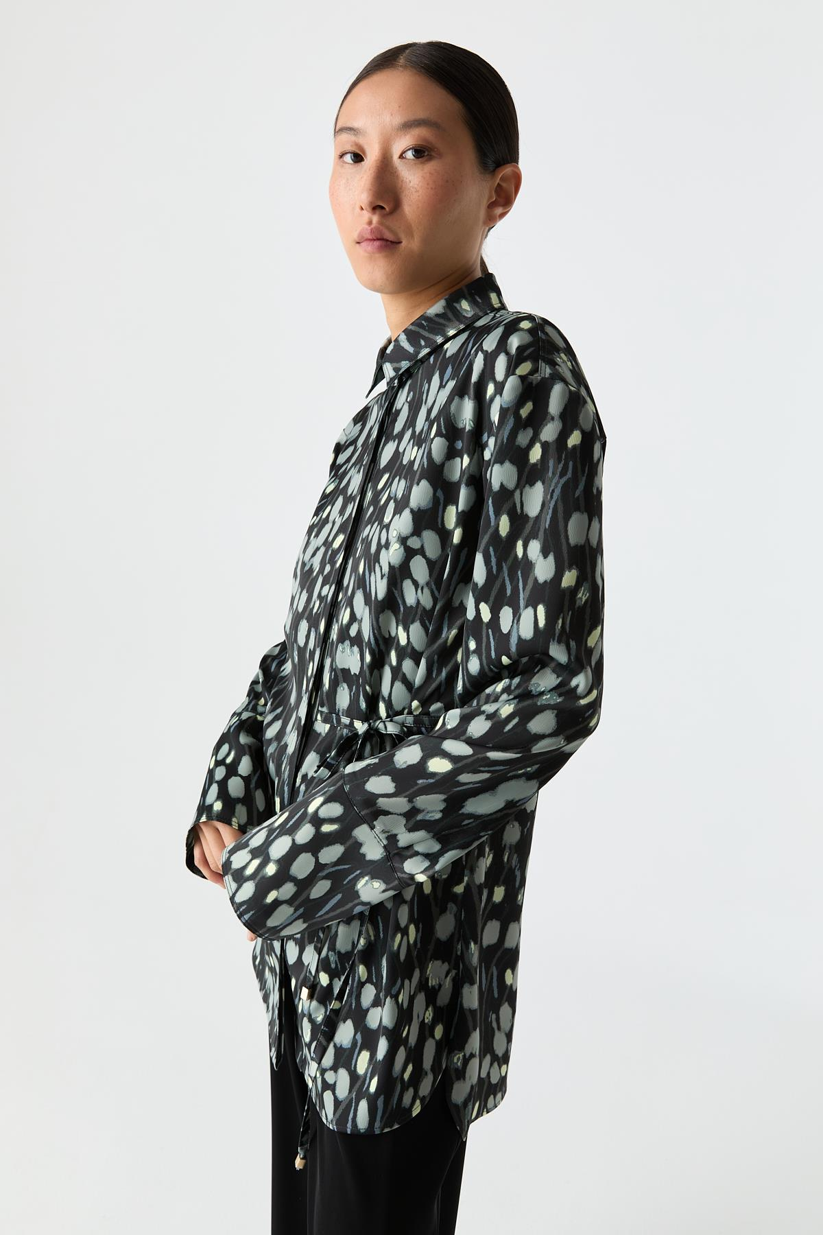 Bağ Detaylı Desenli Gömlek{KATEGORİ}