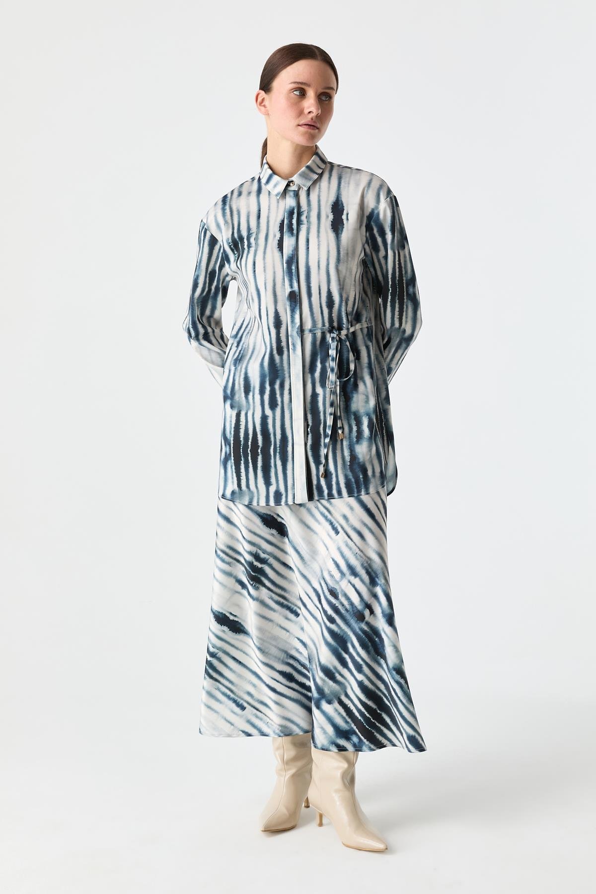 Bağ Detaylı Desenli Gömlek{KATEGORİ}