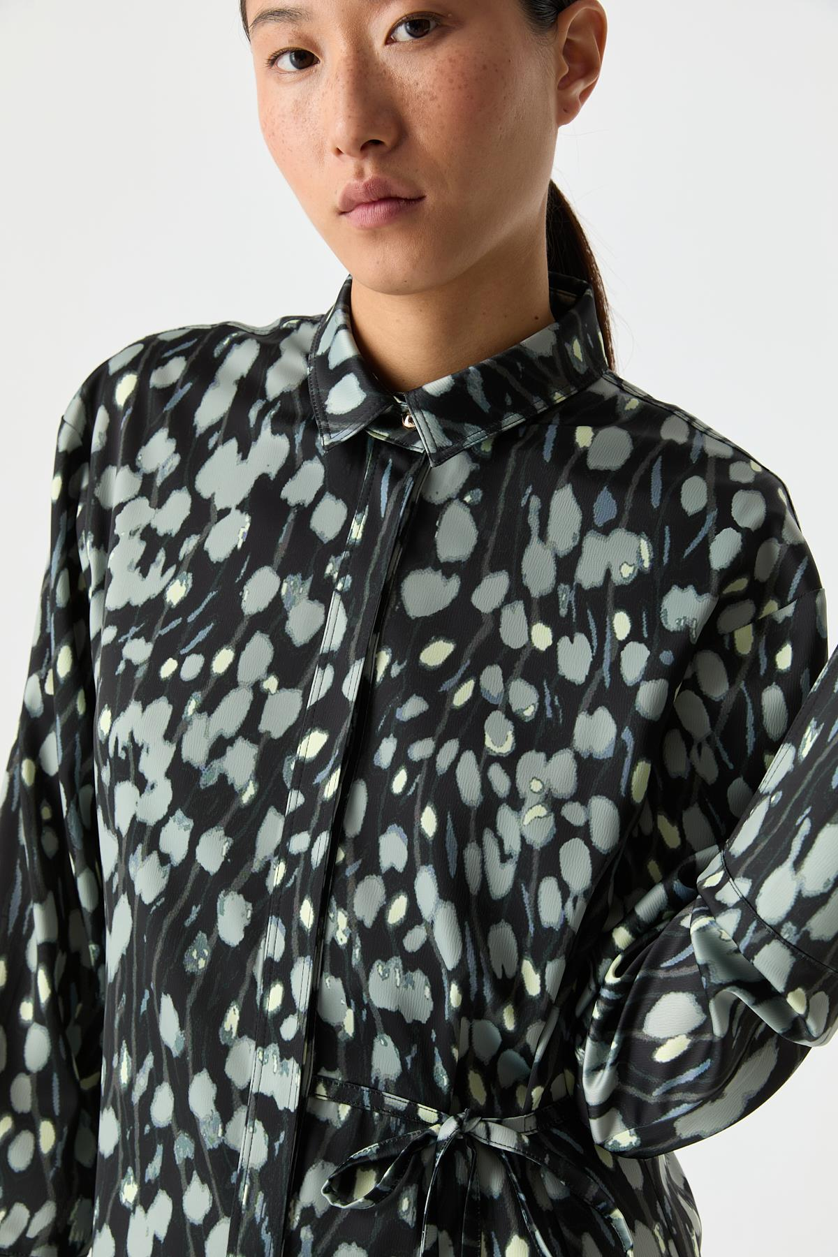 Bağ Detaylı Desenli Gömlek{KATEGORİ}