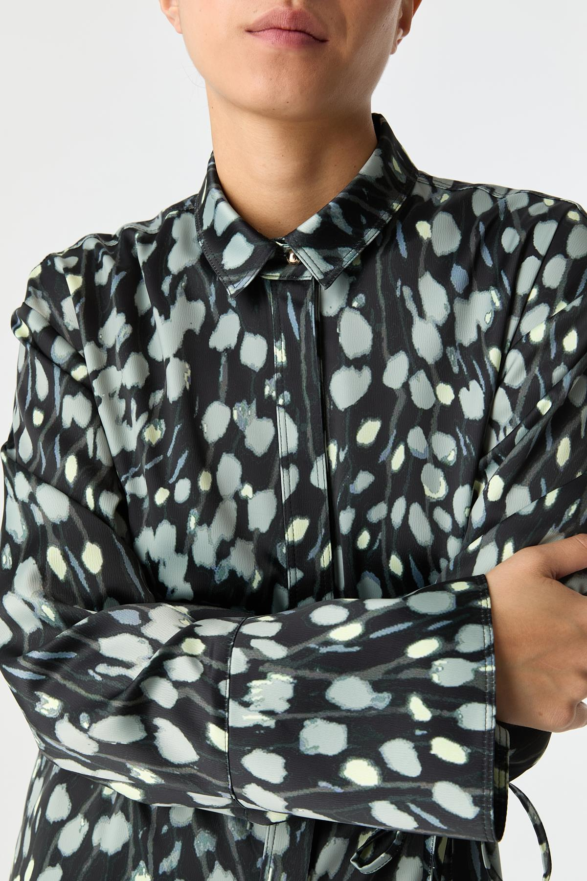 Bağ Detaylı Desenli Gömlek{KATEGORİ}