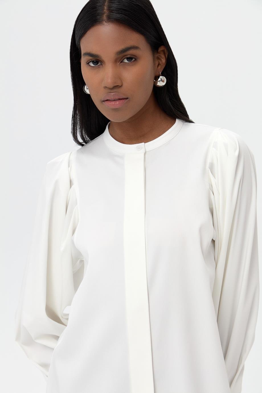 Balon Kol Pilili Gömlek{KATEGORİ}