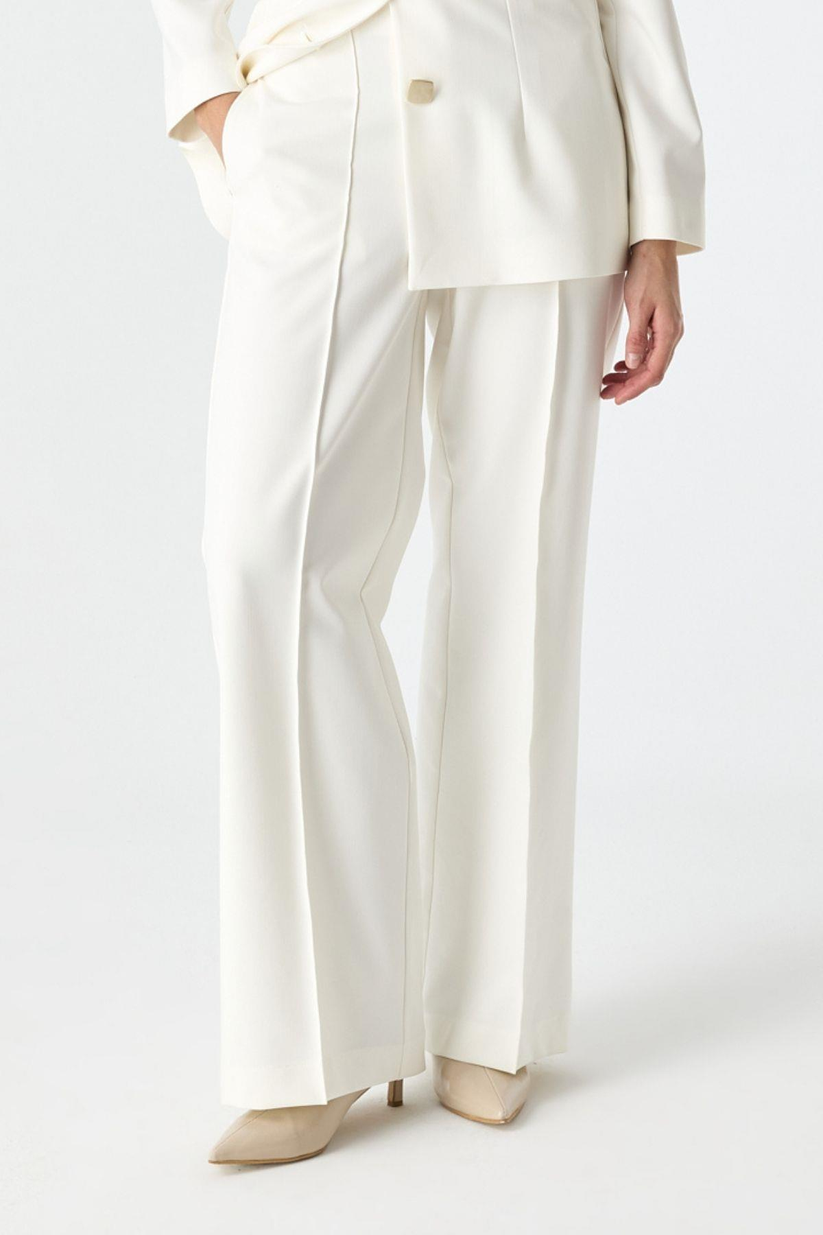 Bel Detaylı Düz Kesim Pantolon{KATEGORİ}