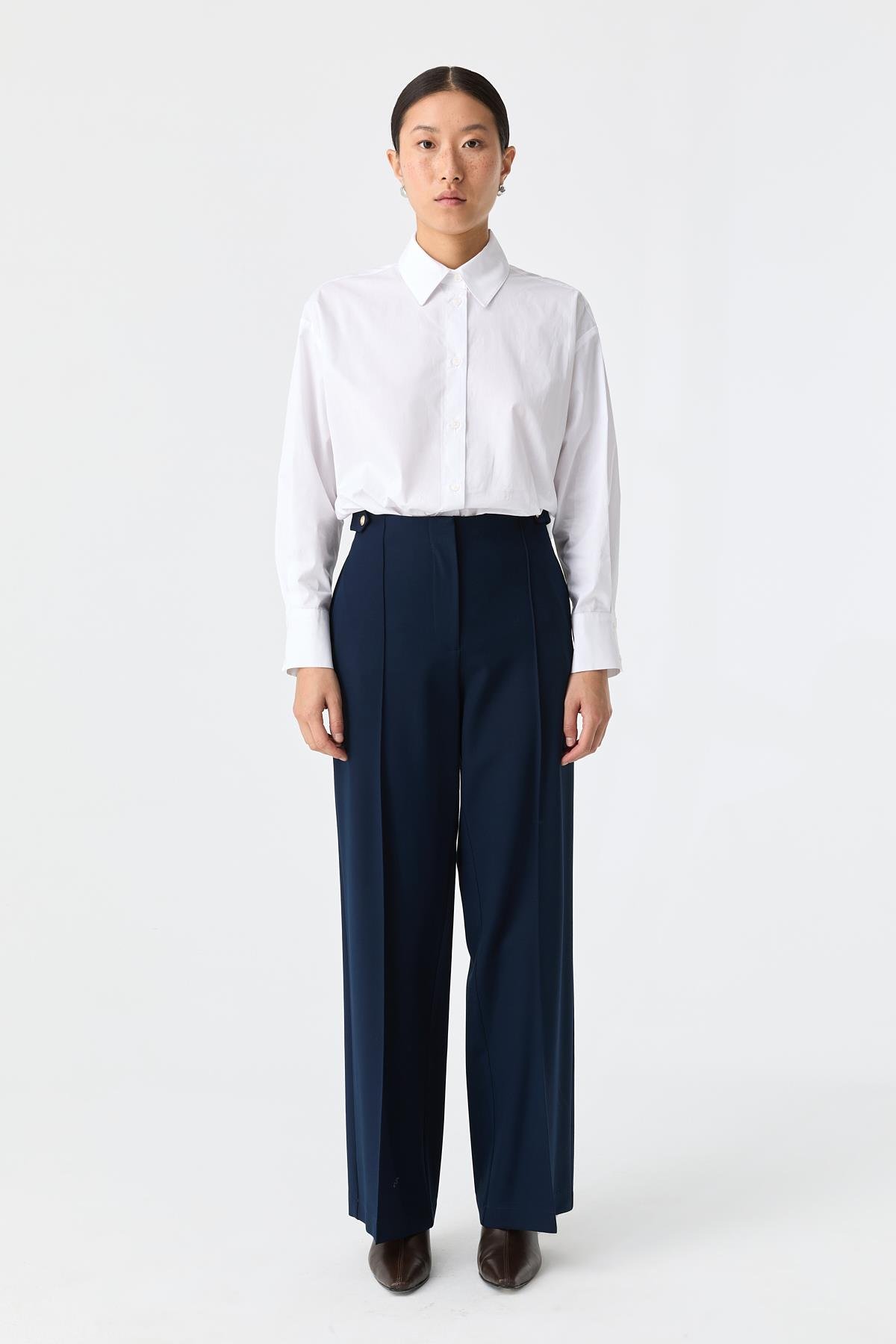 Bel Detaylı Düz Kesim Pantolon{KATEGORİ}