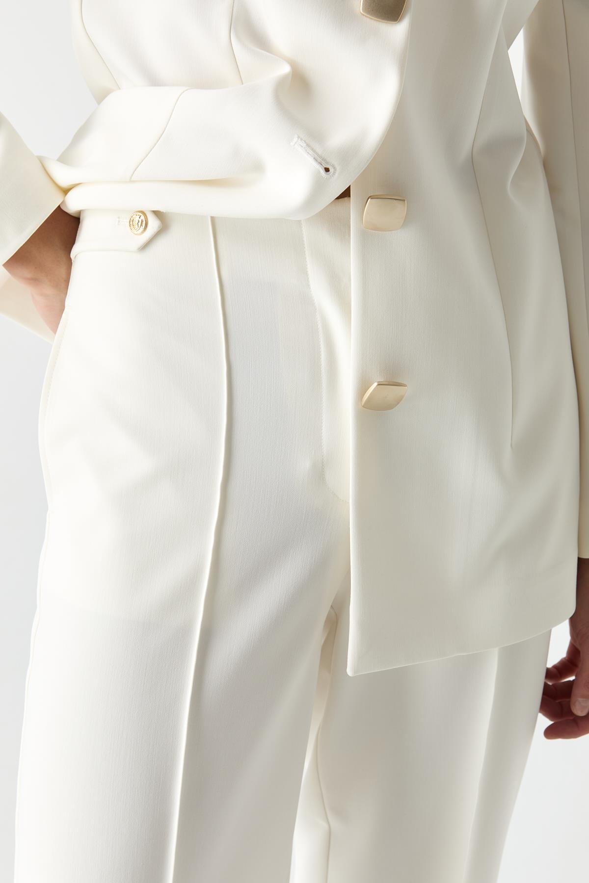 Bel Detaylı Düz Kesim Pantolon{KATEGORİ}