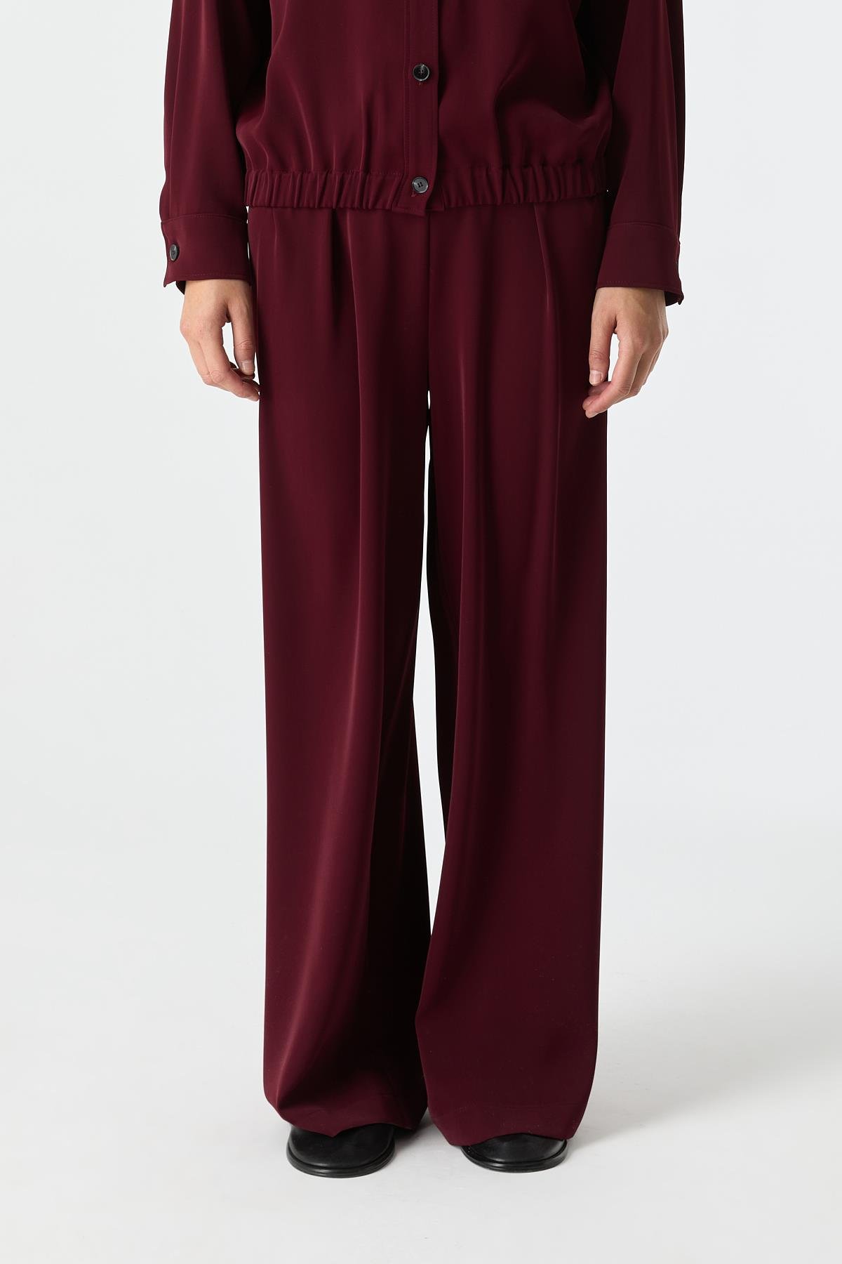 Çift Pilili Dökümlü Pantolon{KATEGORİ}