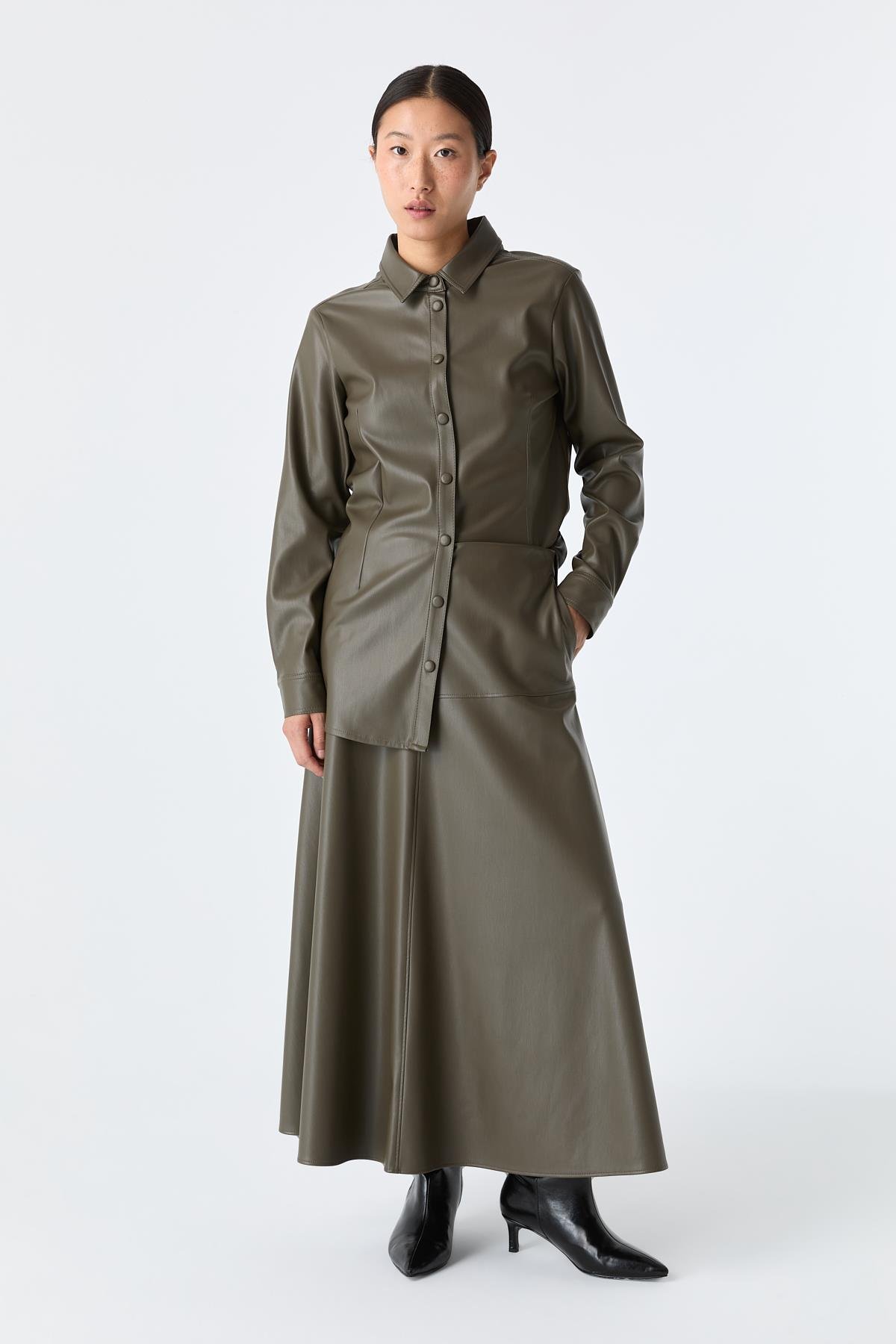 Deri Etkili Panel Detaylı Etek{KATEGORİ}