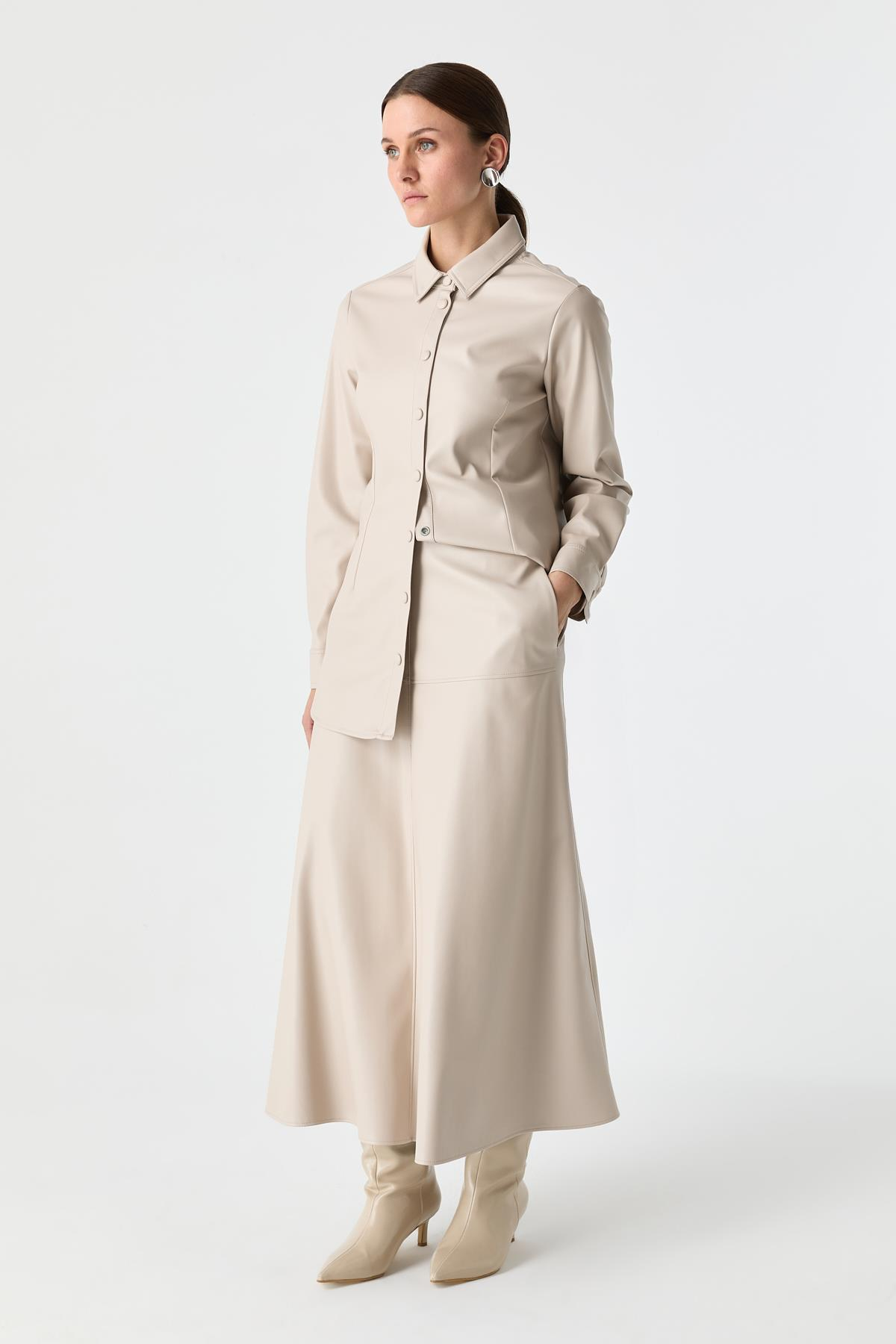 Deri Etkili Panel Detaylı Etek{KATEGORİ}