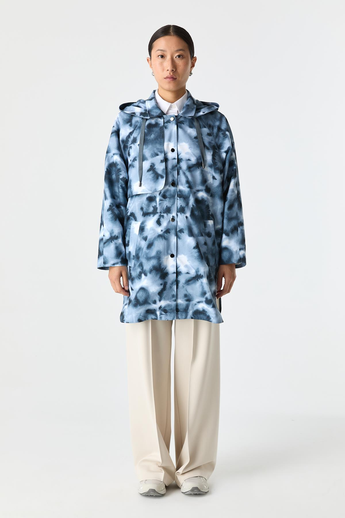 Desenli Kapüşonlu Yağmurluk{KATEGORİ}