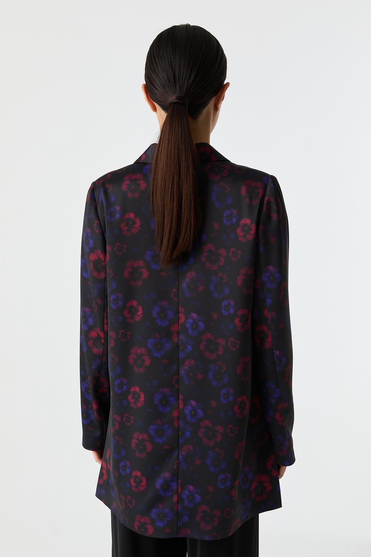 Desenli Saten Ceket{KATEGORİ}