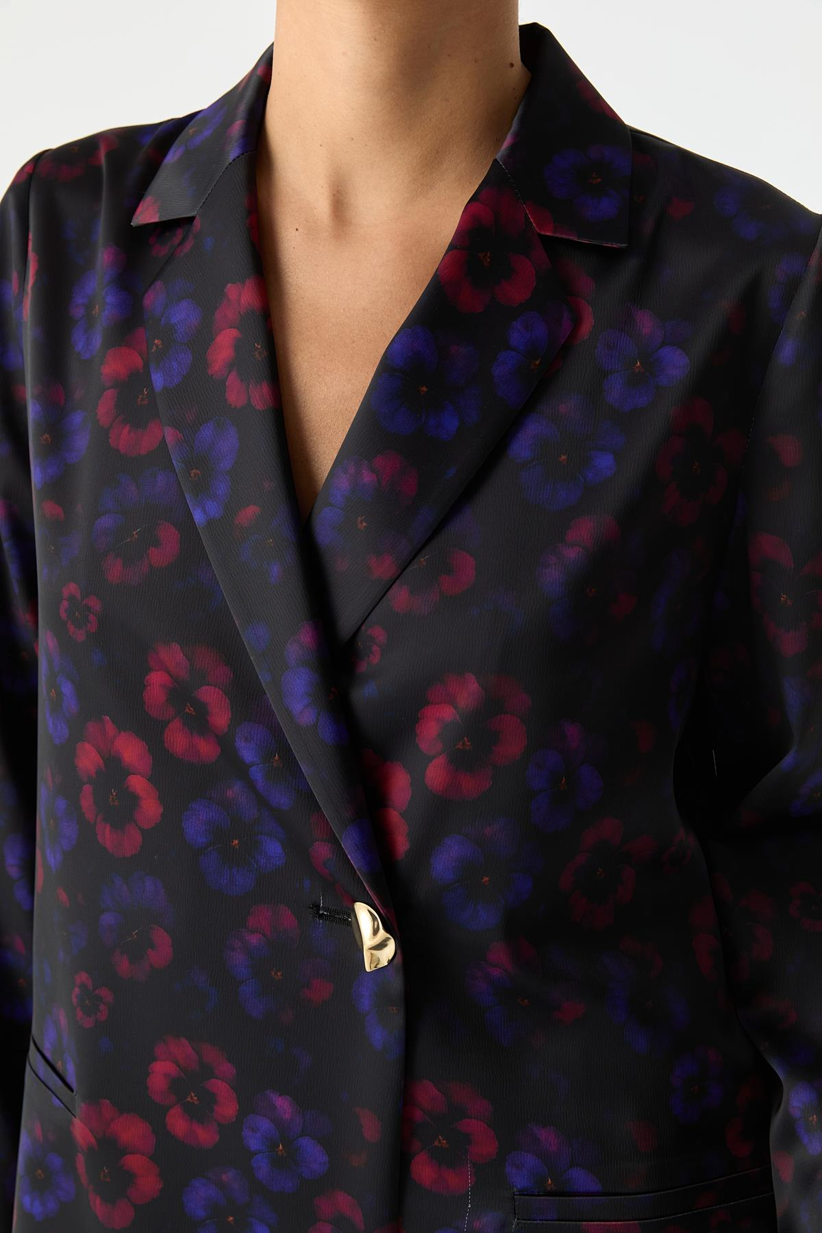 Desenli Saten Ceket{KATEGORİ}