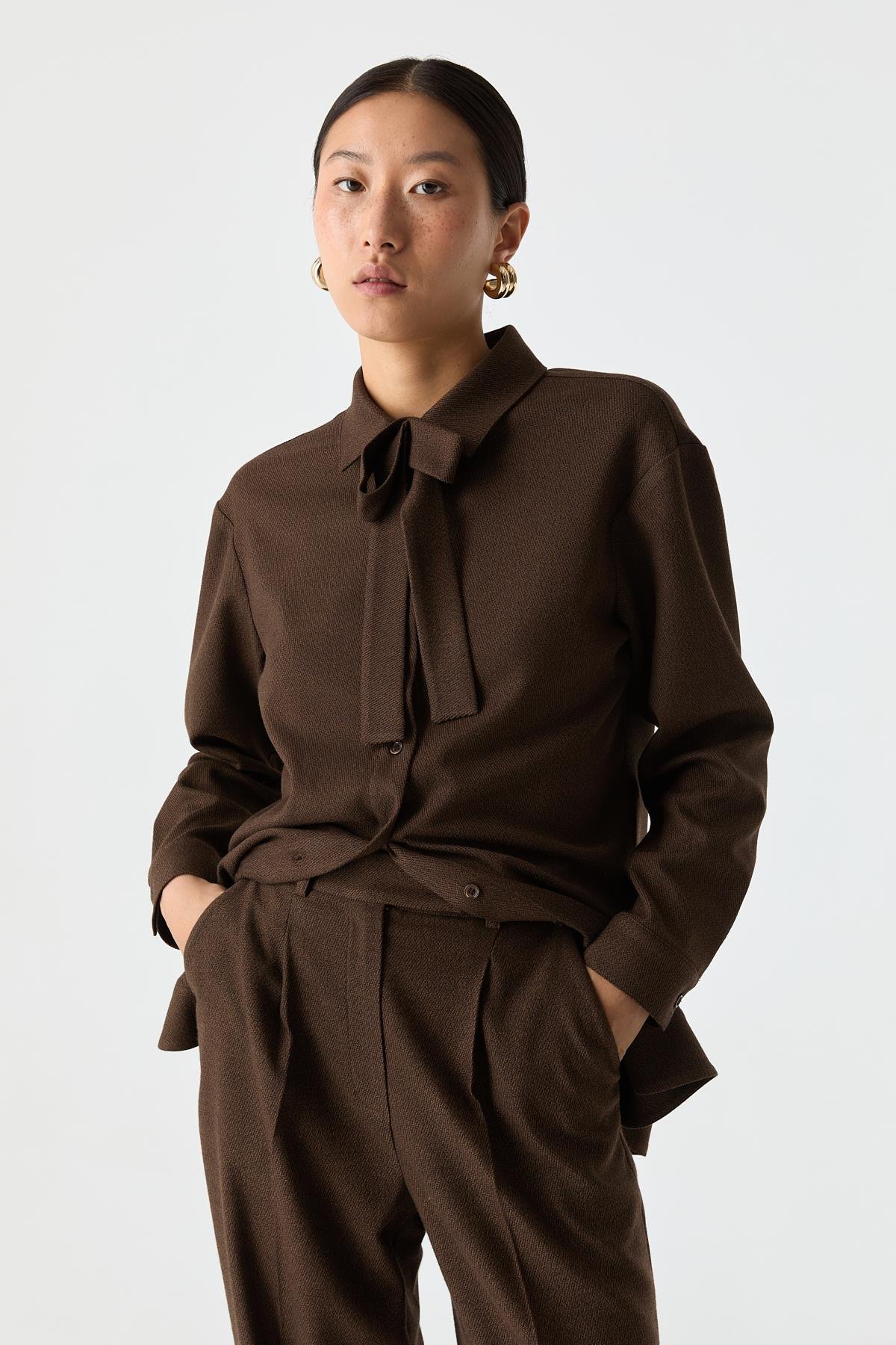 Dokulu Takım Pantolon{KATEGORİ}